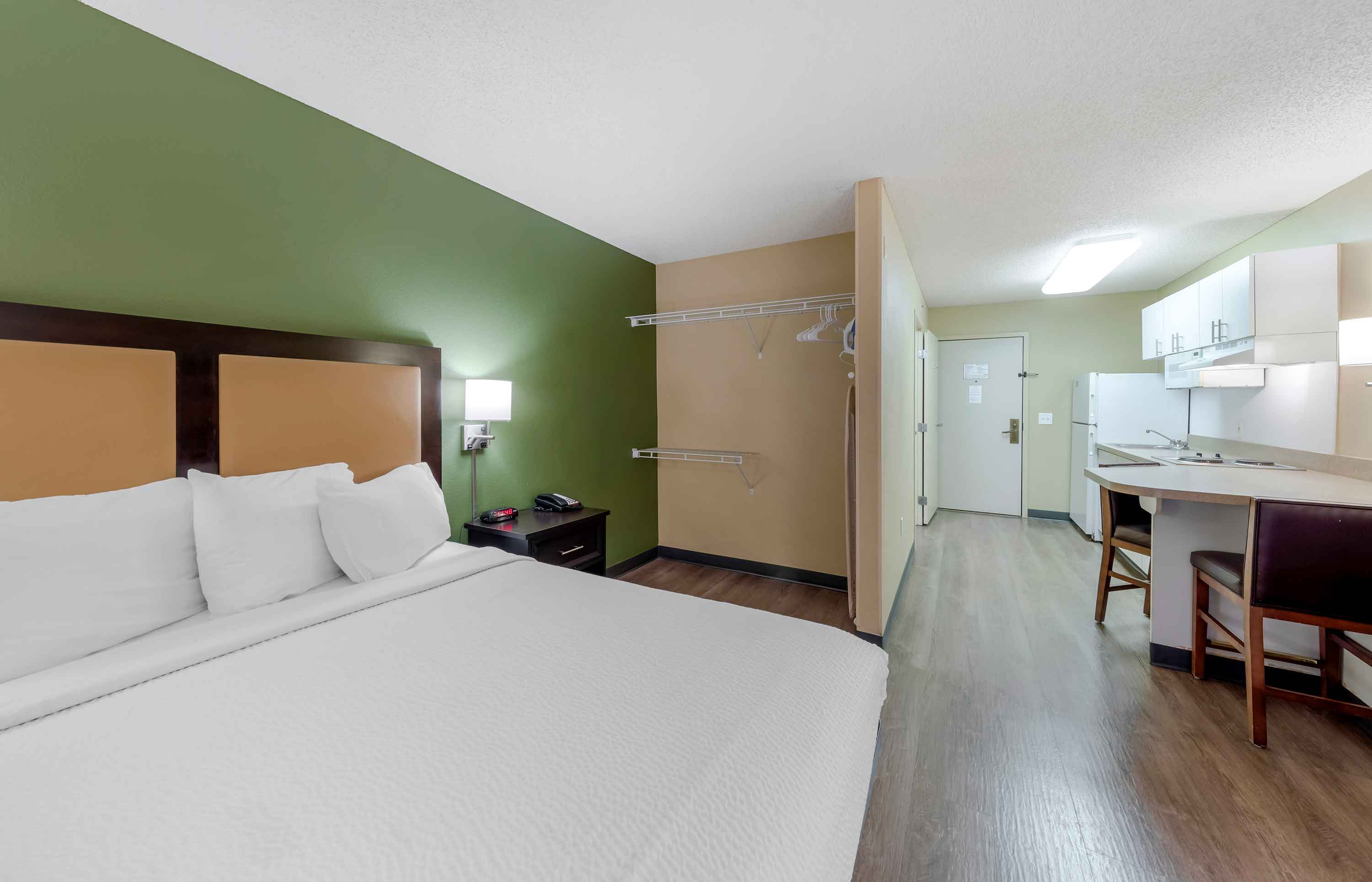Studio Suite - 1 Queen Bed