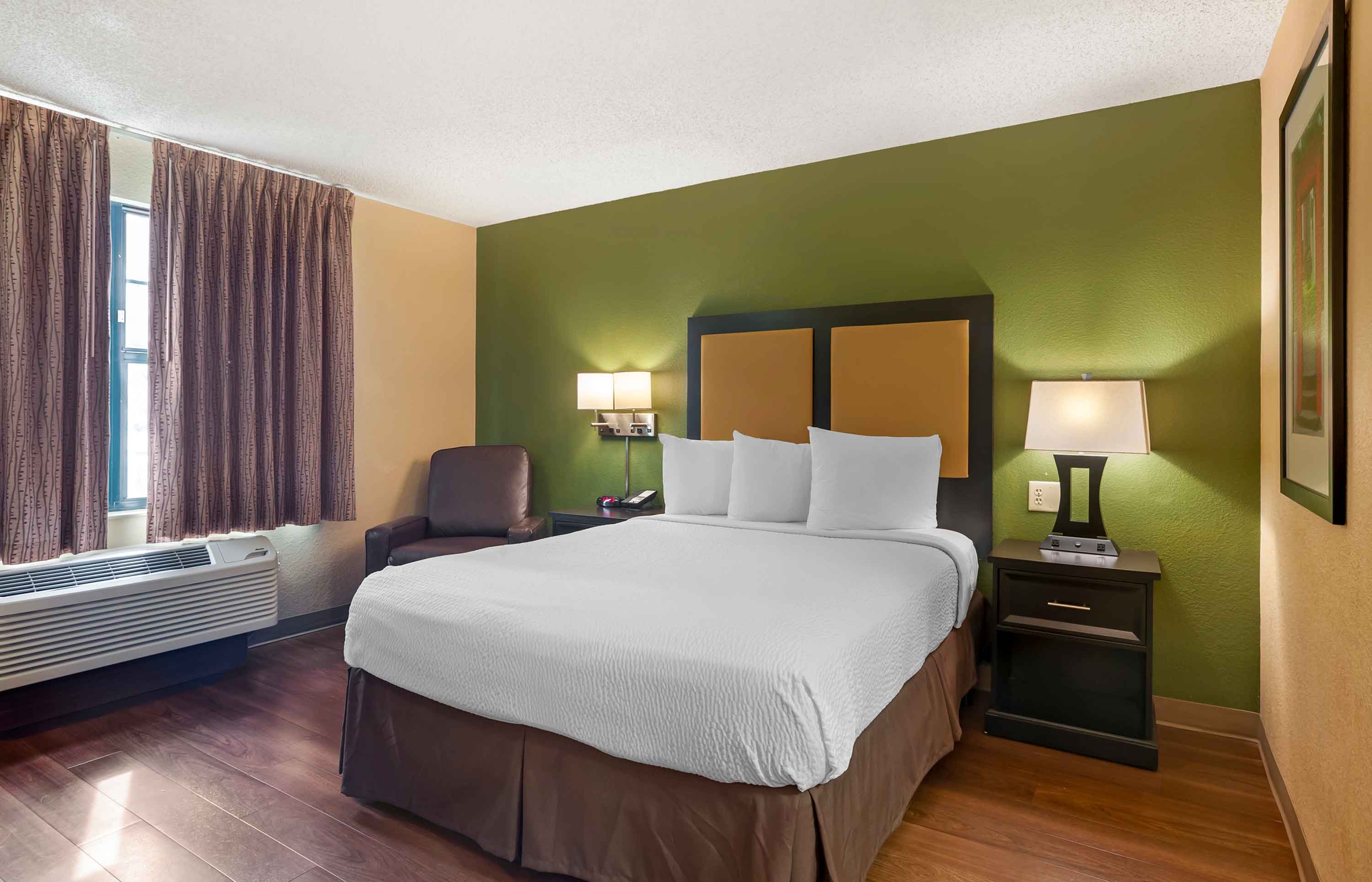 Studio Suite - 1 Queen Bed