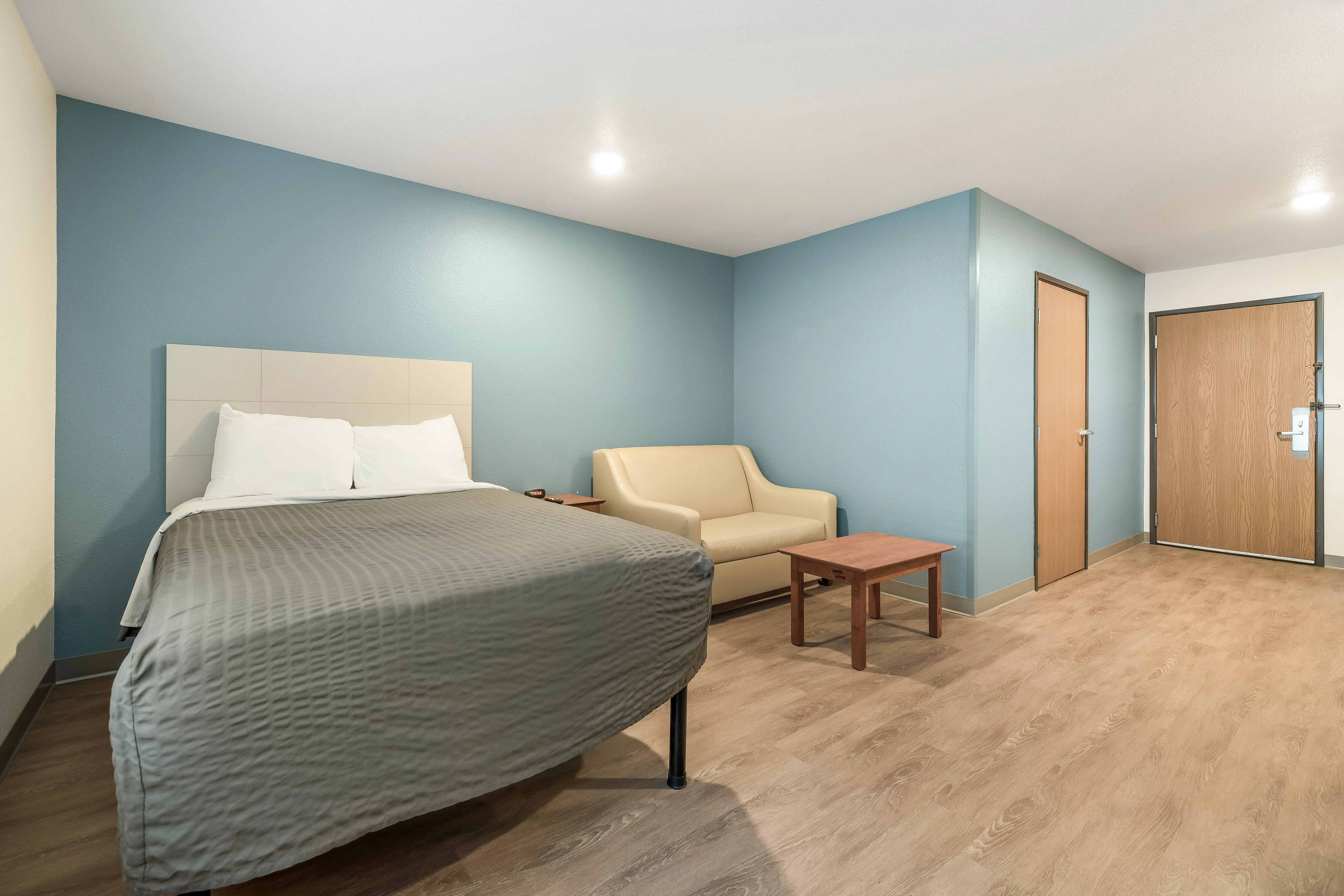 Deluxe Studio - 1 Full Bed