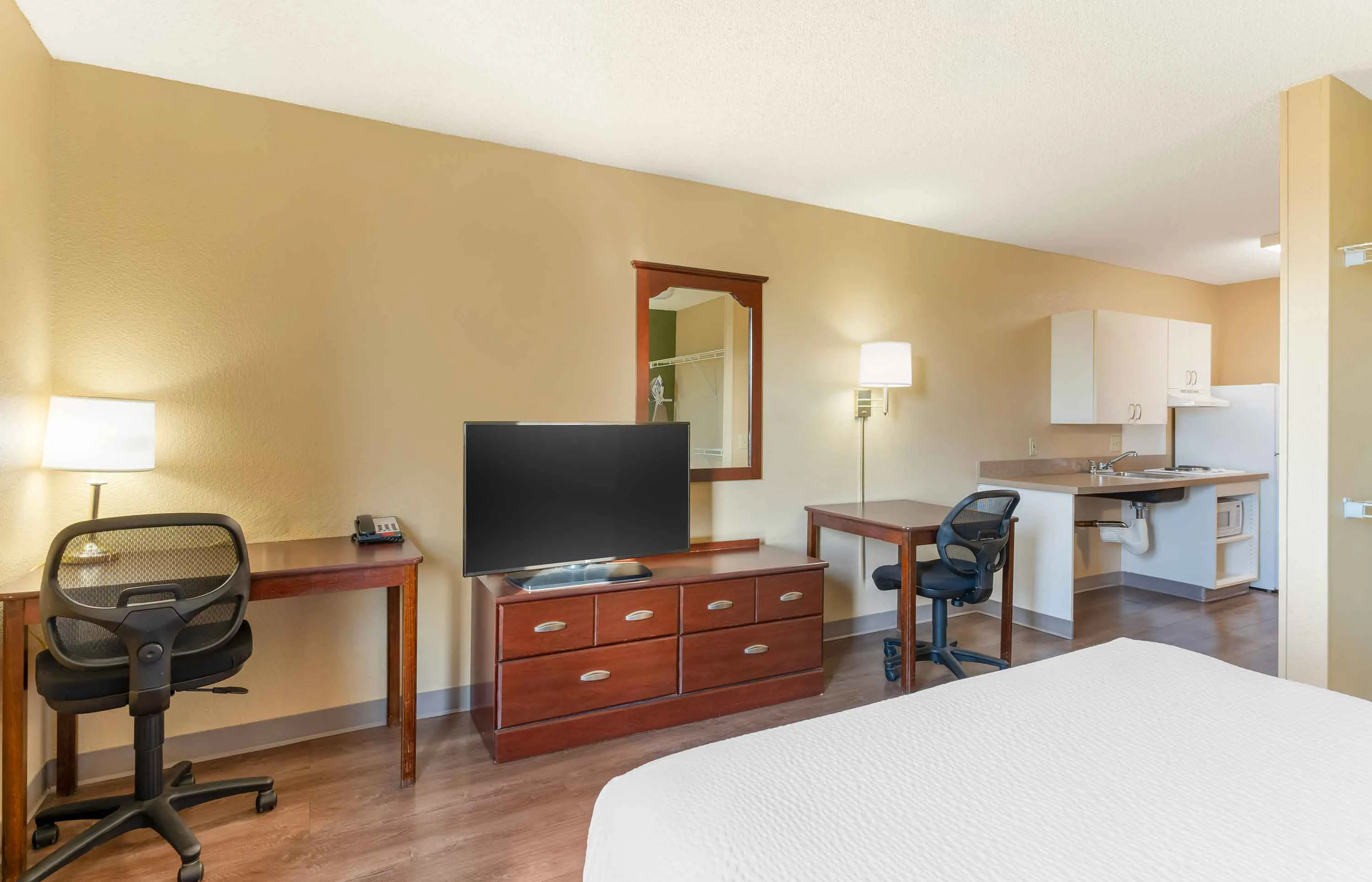 Studio Suite - 1 Queen Bed
