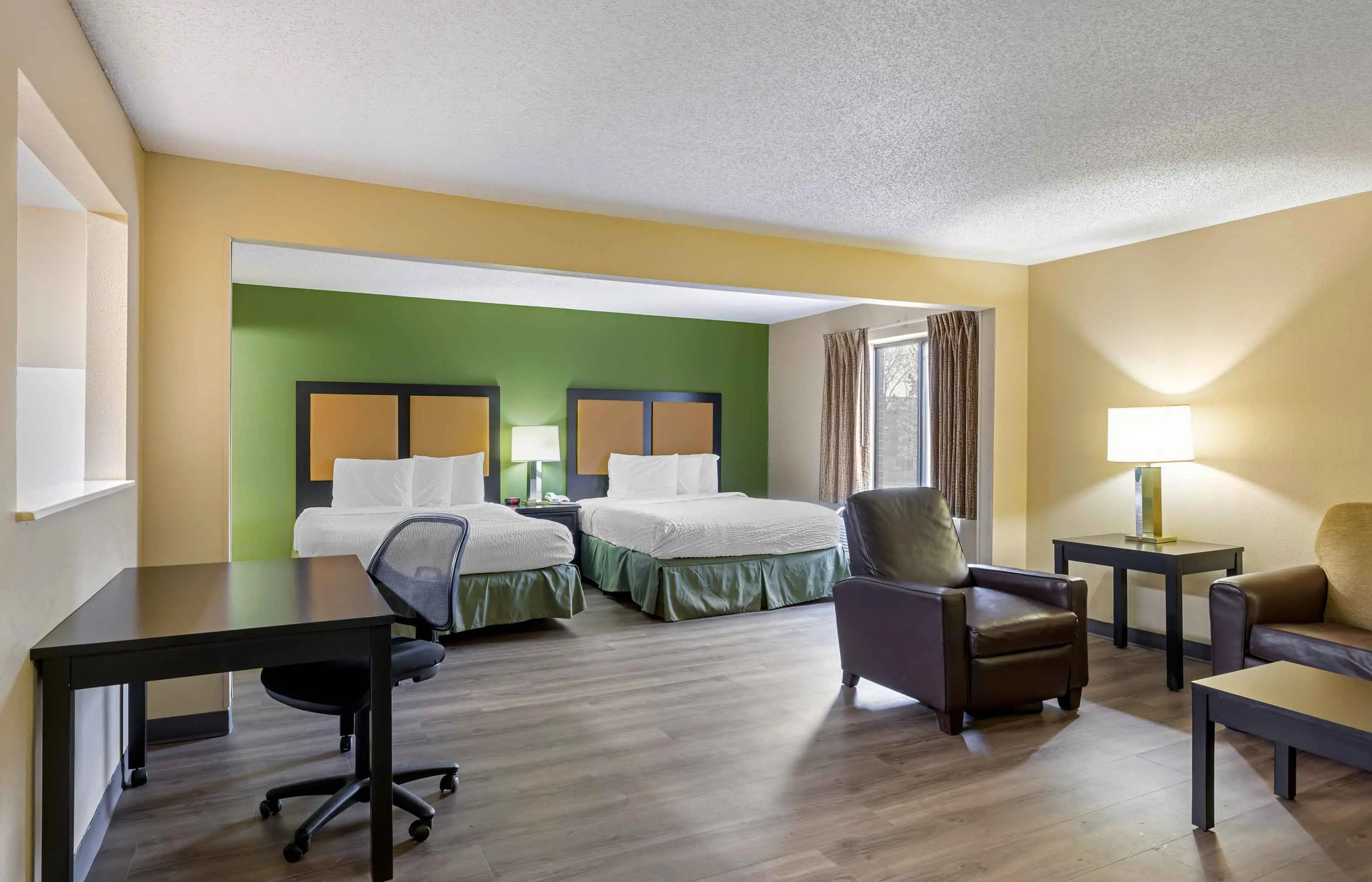 Deluxe Studio - 2 Queen Beds
