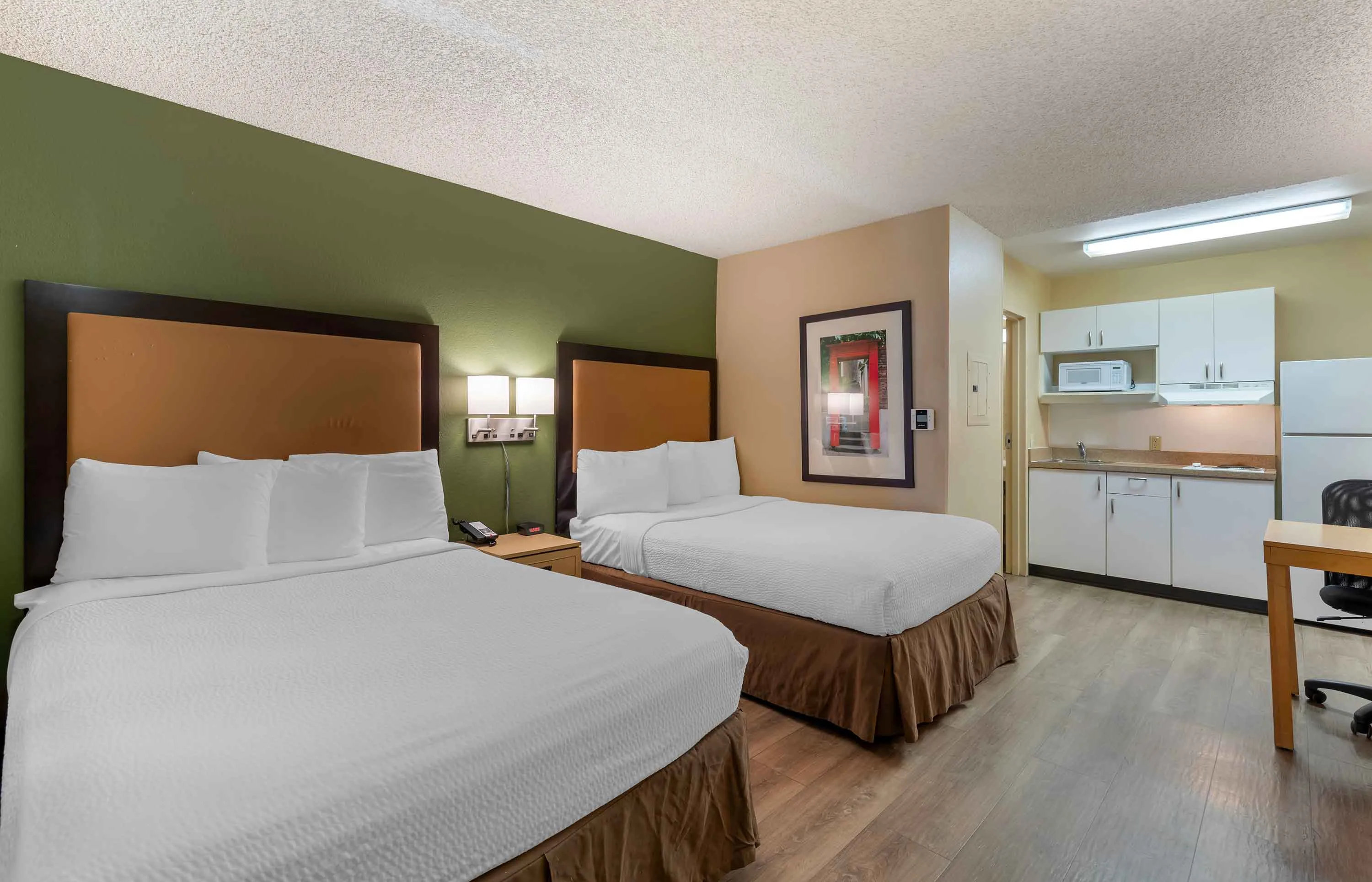 Studio Suite - 2 Full Beds