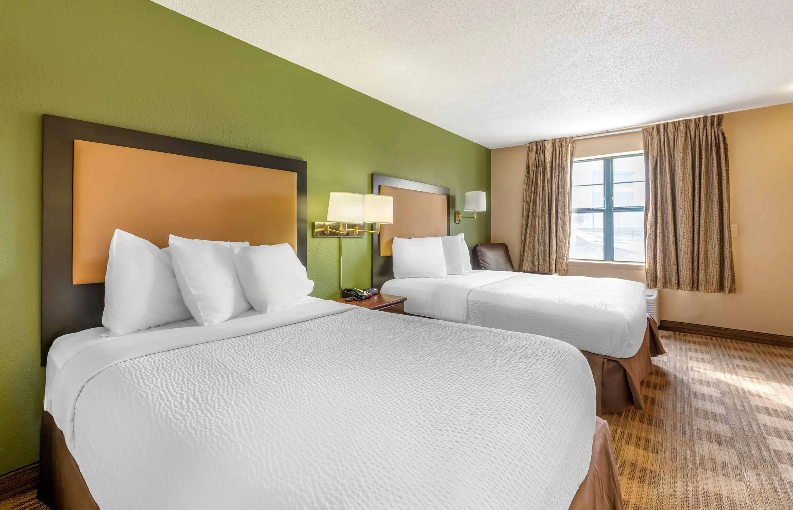 Studio Suite - 2 Full Beds