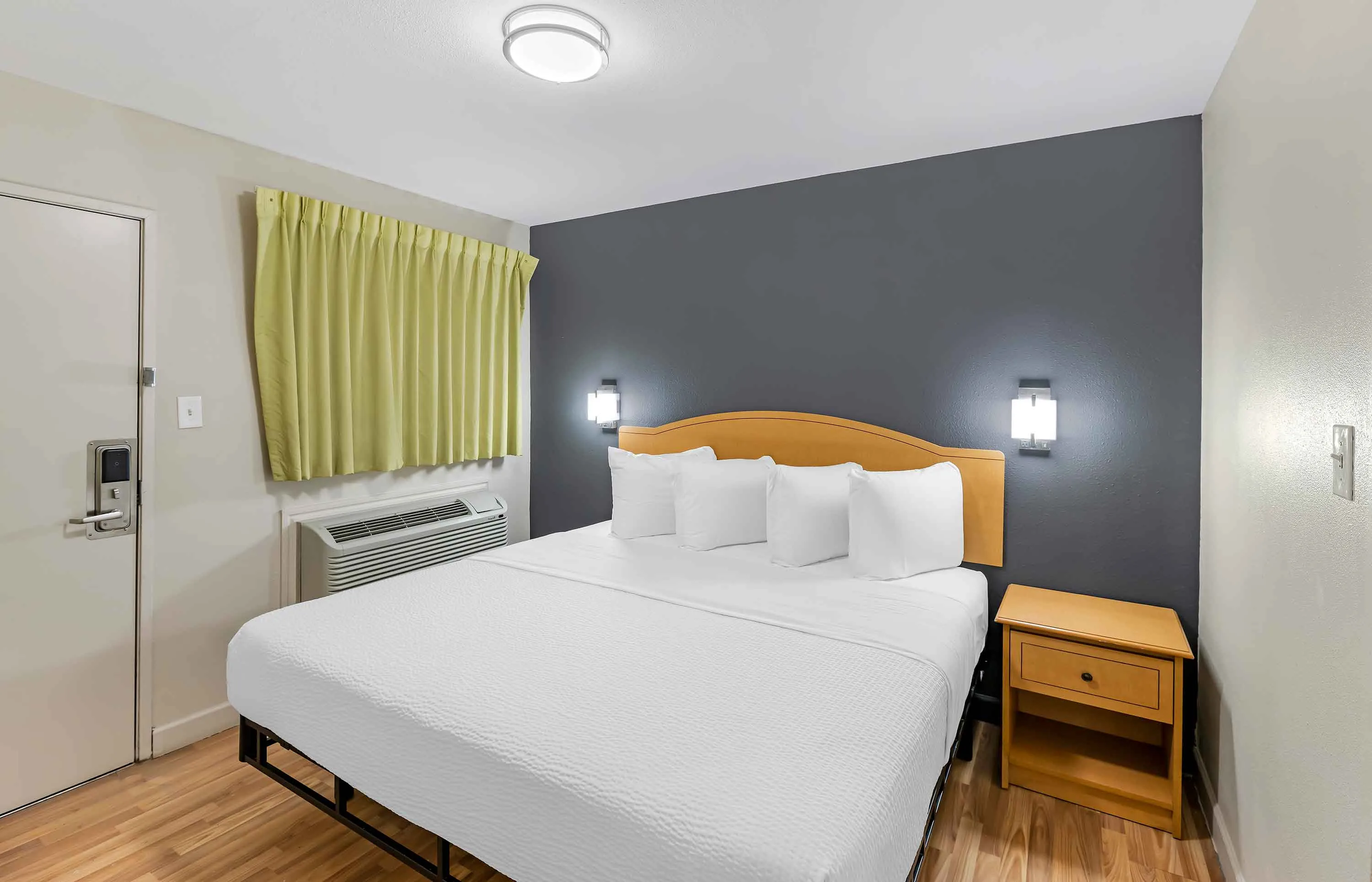 Studio Suite - 1 King and 1 Full Bed