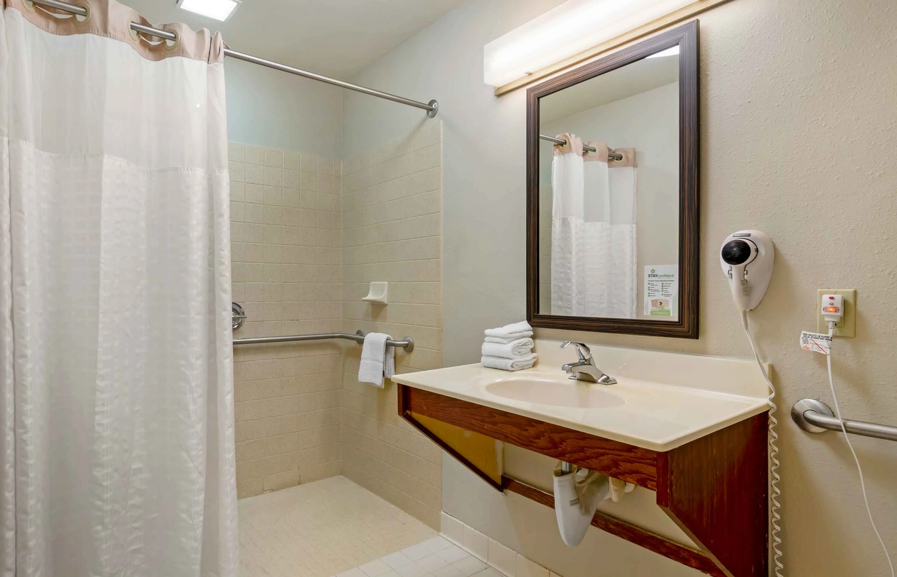 Deluxe Studio - 1 Full Bed