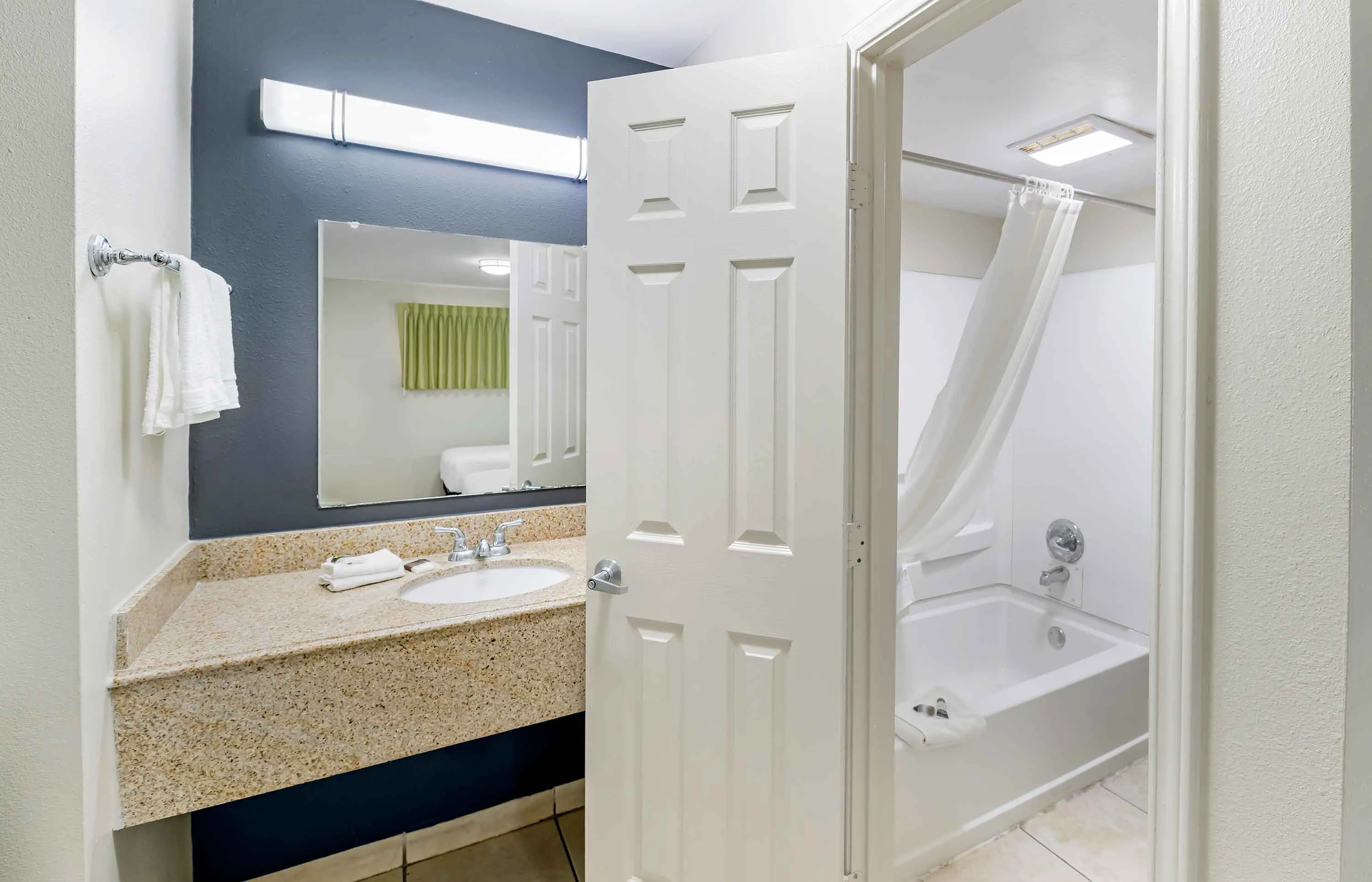 Studio Suite - 2 Full Beds