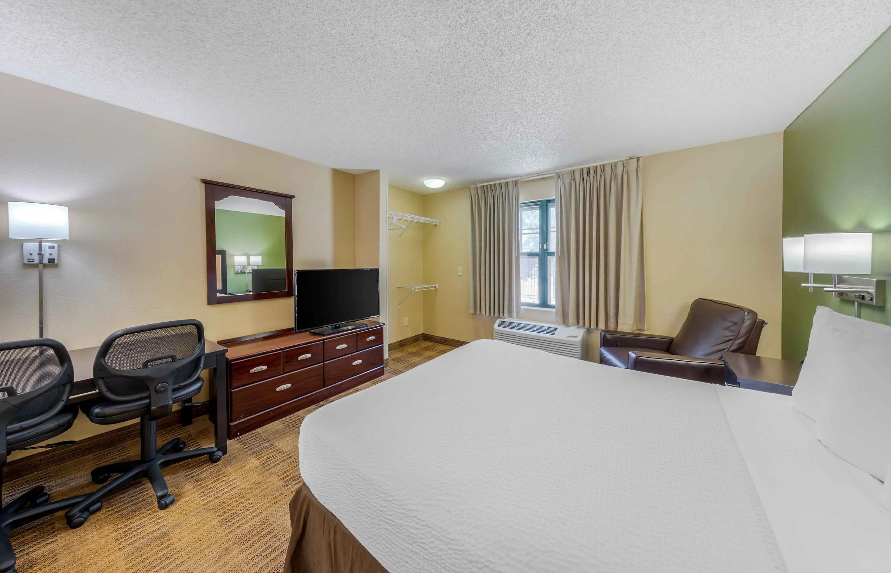 Studio Suite - 1 Queen Bed