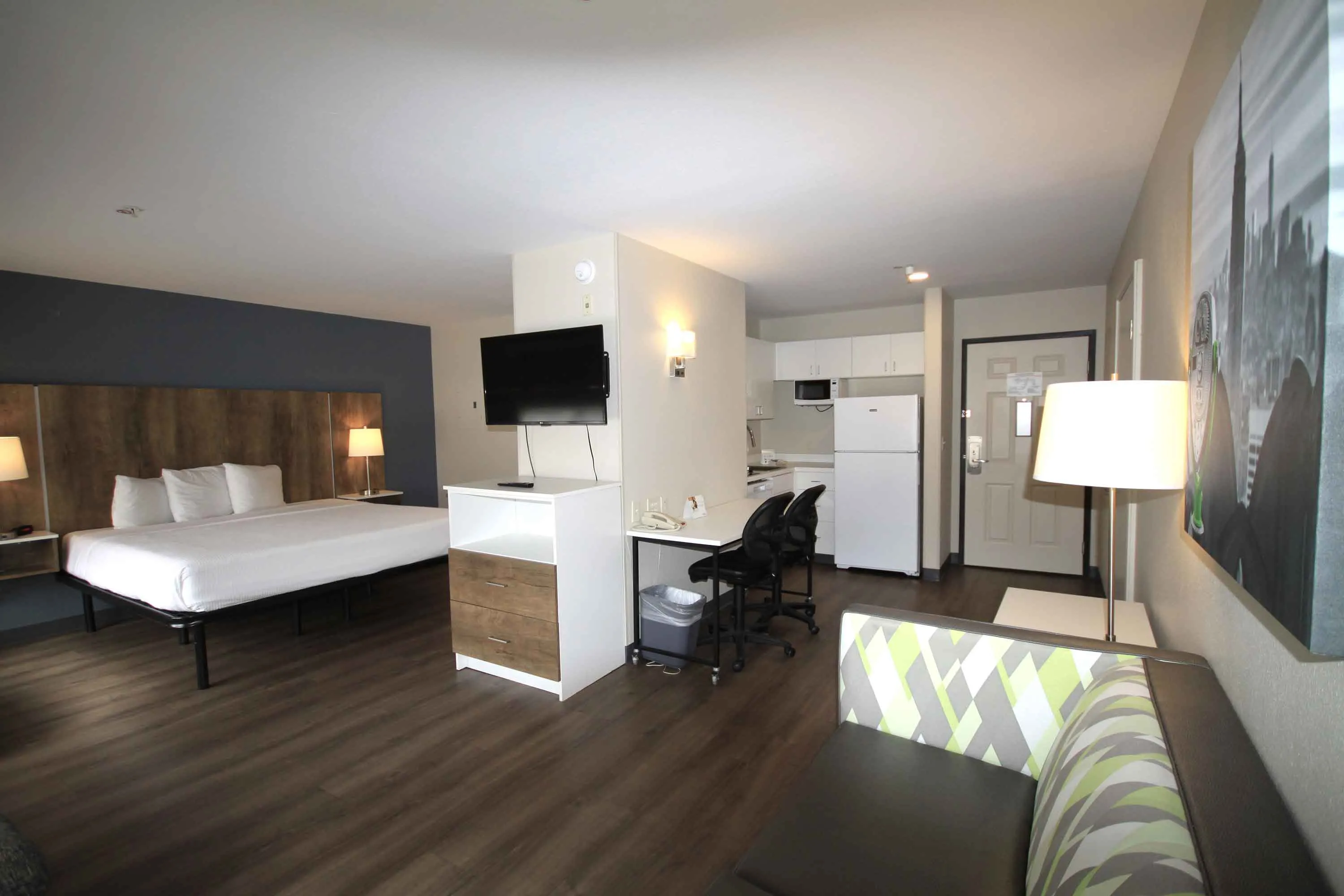 Deluxe Studio - 1 King Bed
