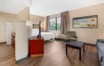 Deluxe Studio - 1 Queen Bed