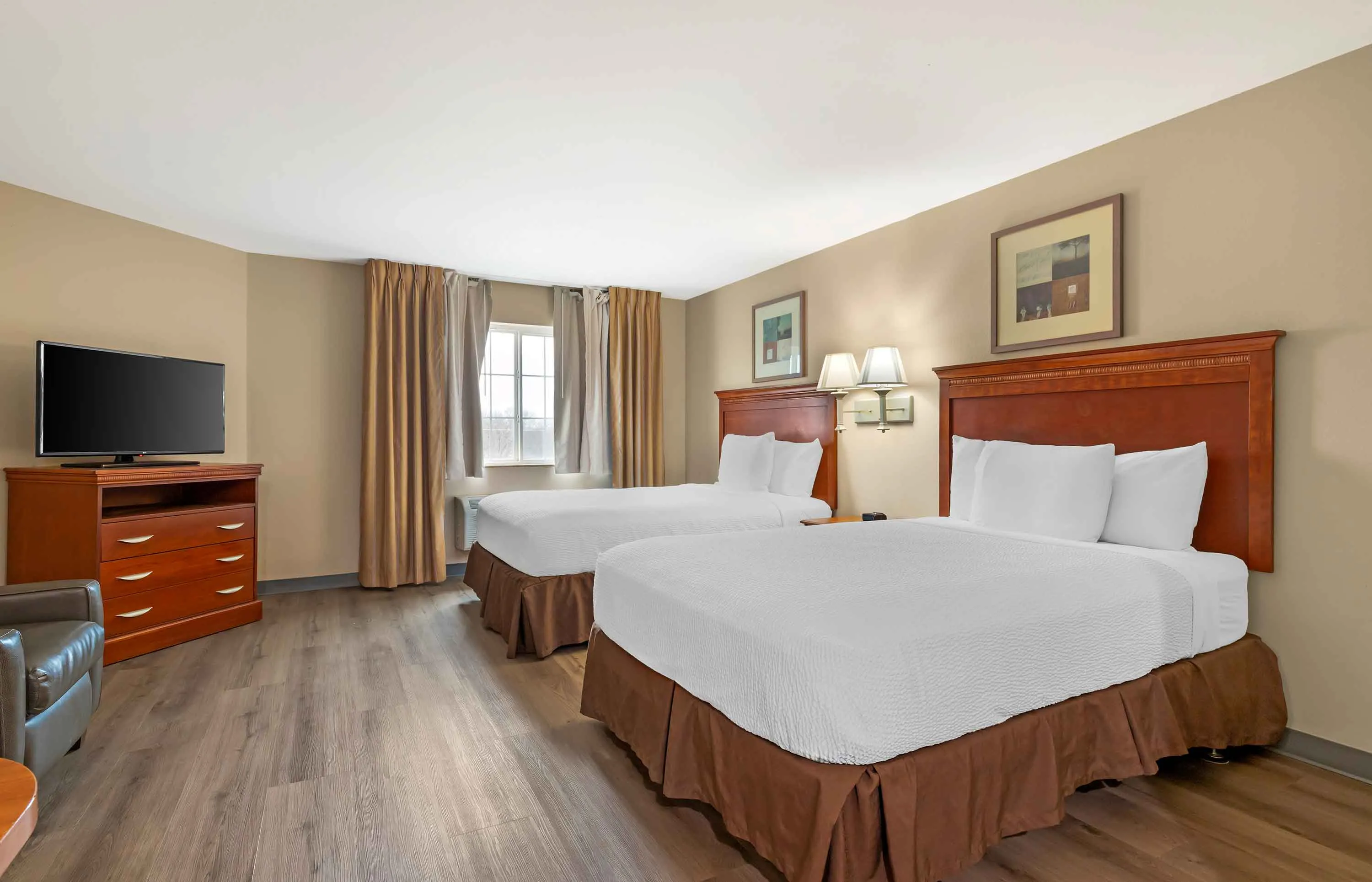 Studio Suite - 2 Full Beds