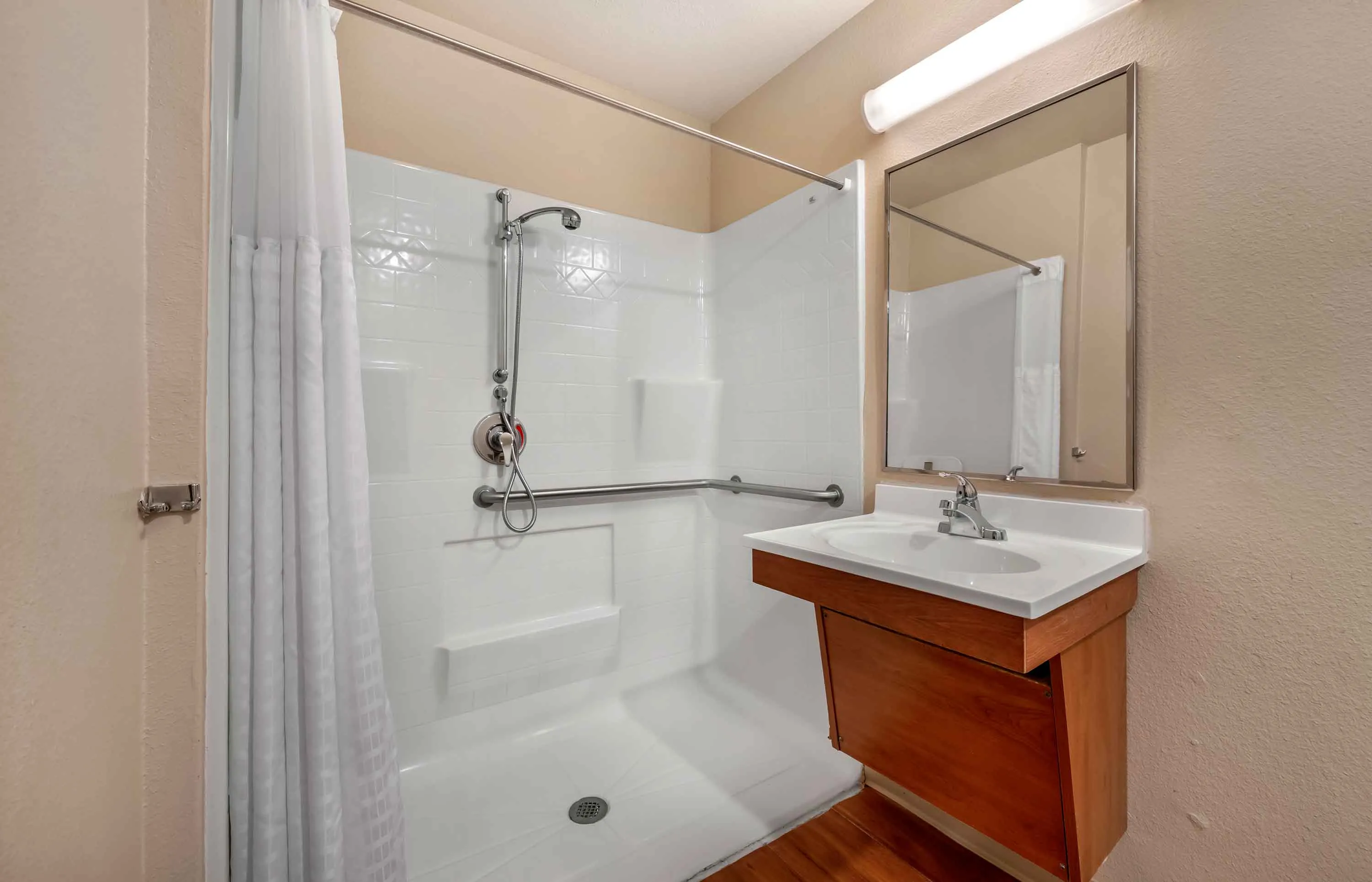Studio Suite - 1 Queen Bed