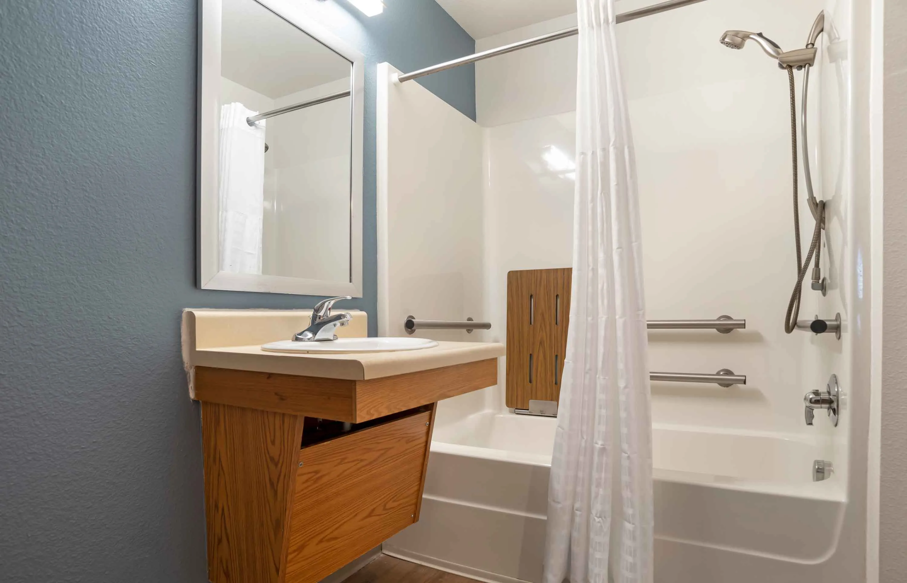 Deluxe Studio - 1 Full Bed