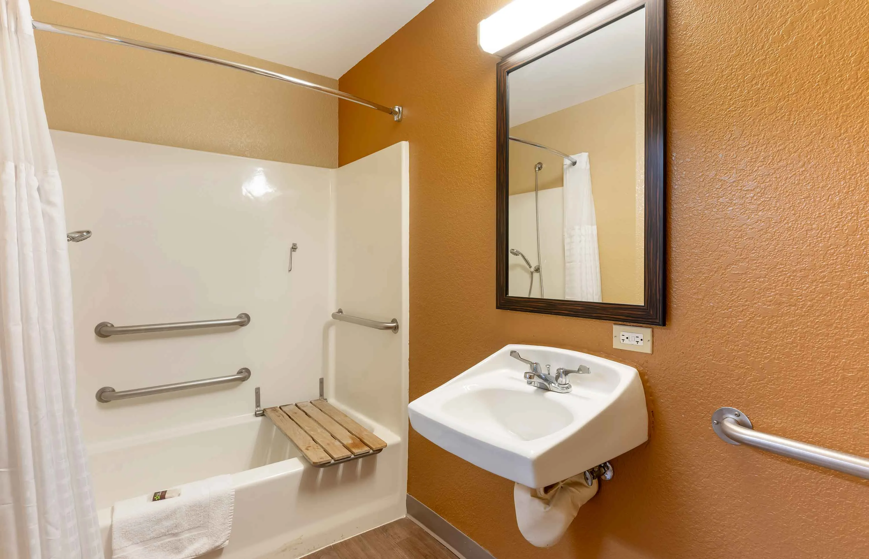Studio Suite - 2 Full Beds