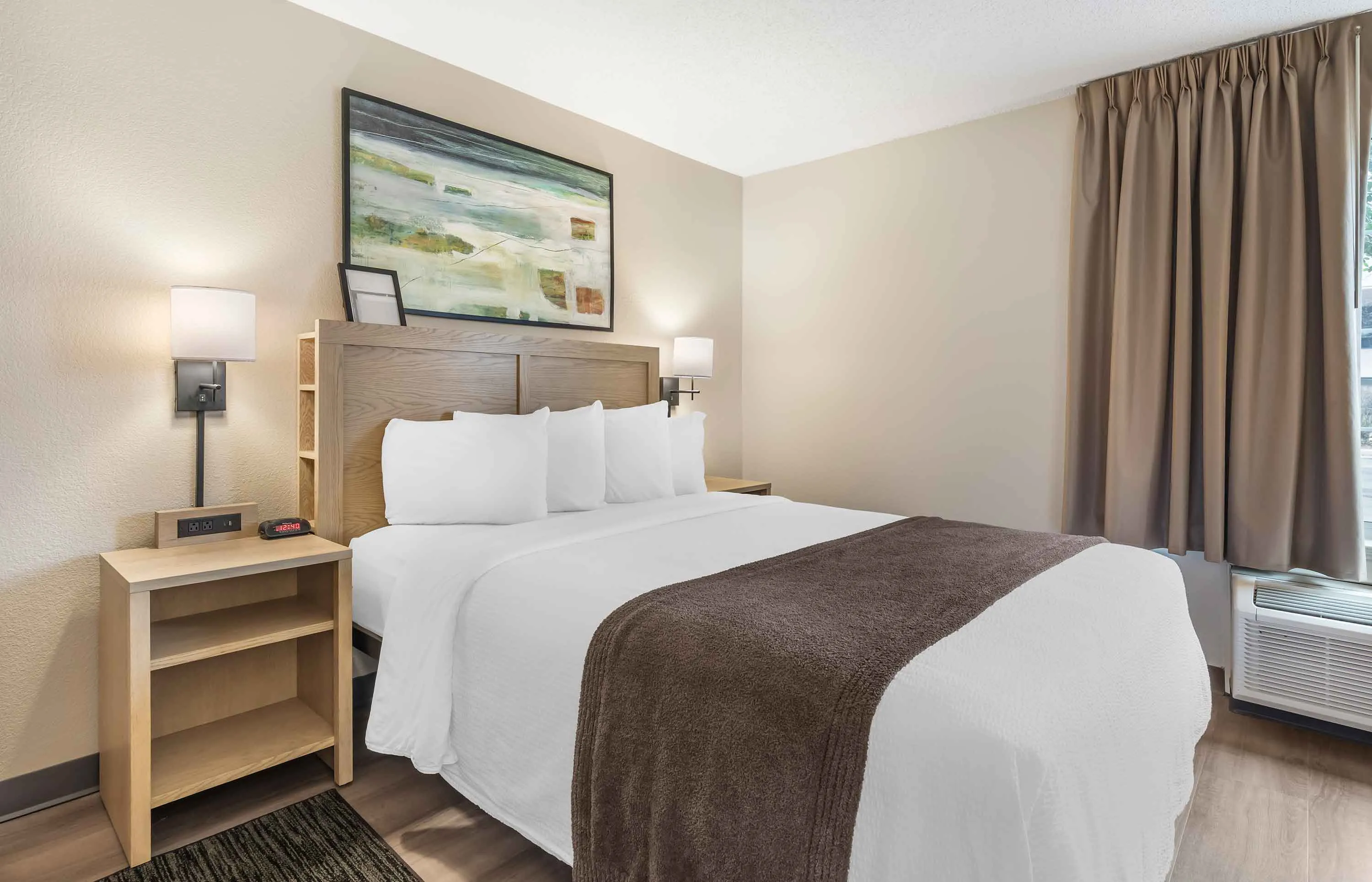 1 Bedroom Suite - 1 Queen Bed