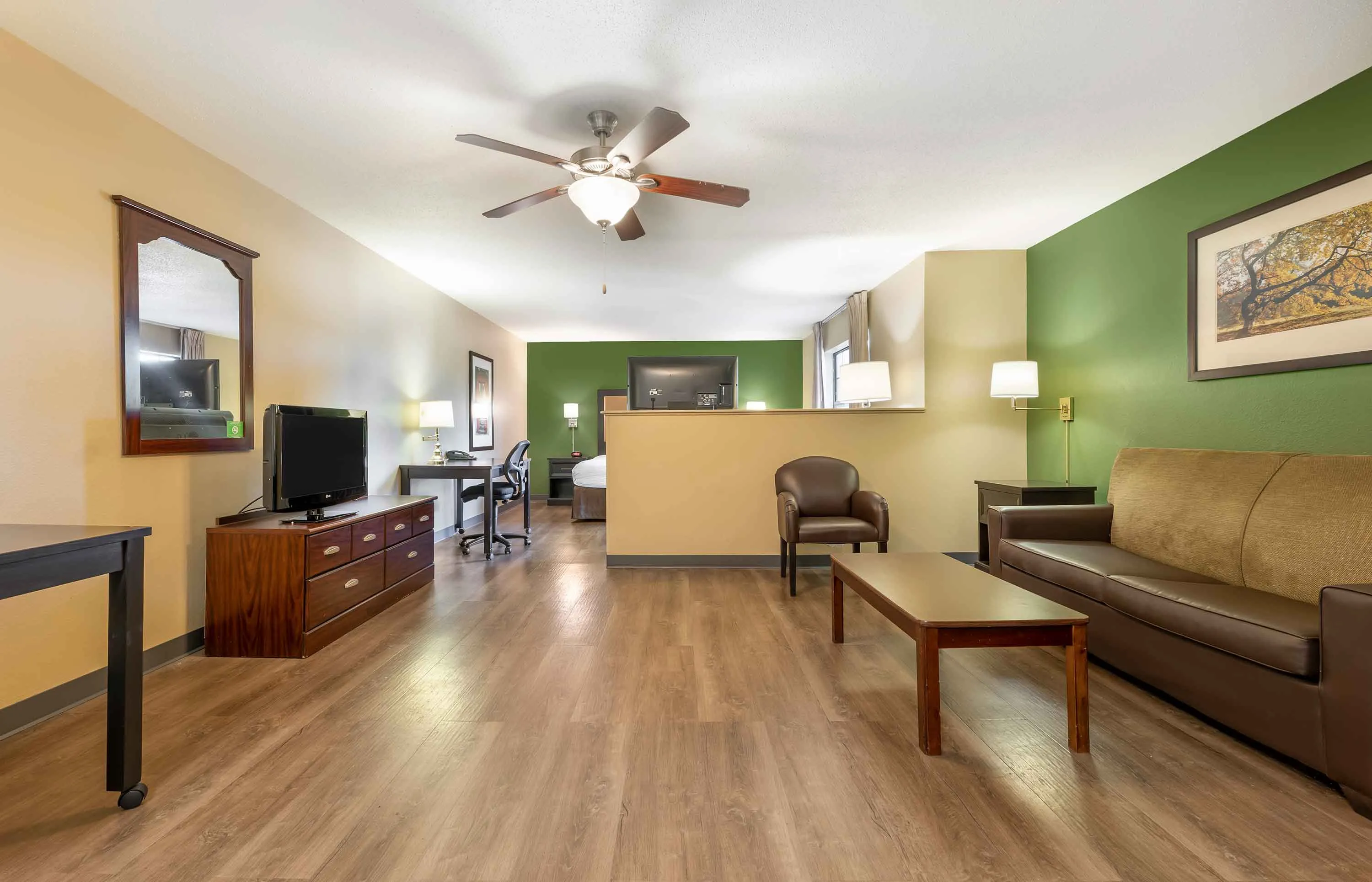 1 Bedroom Suite - 1 King Bed