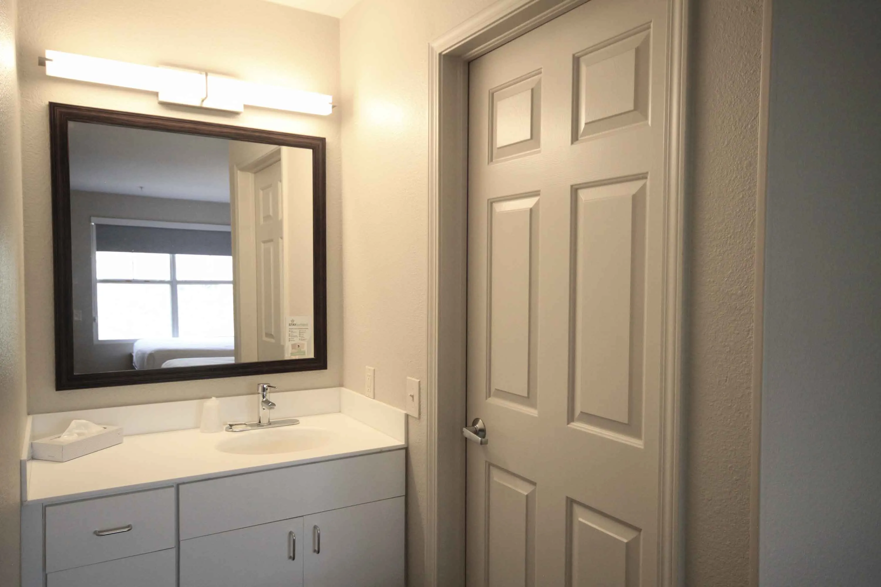 Deluxe Studio - 1 King Bed