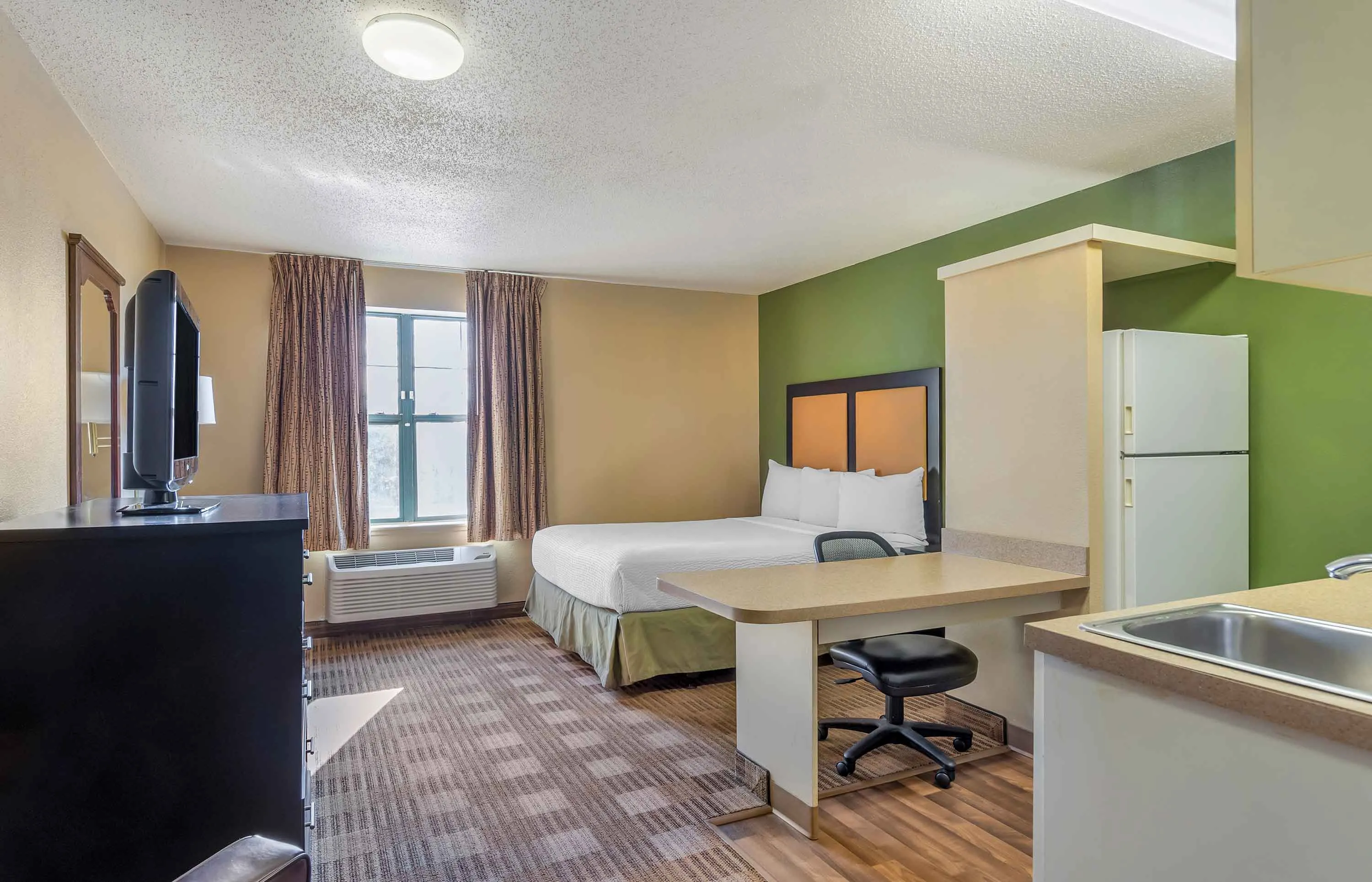 Studio Suite - 1 Queen Bed