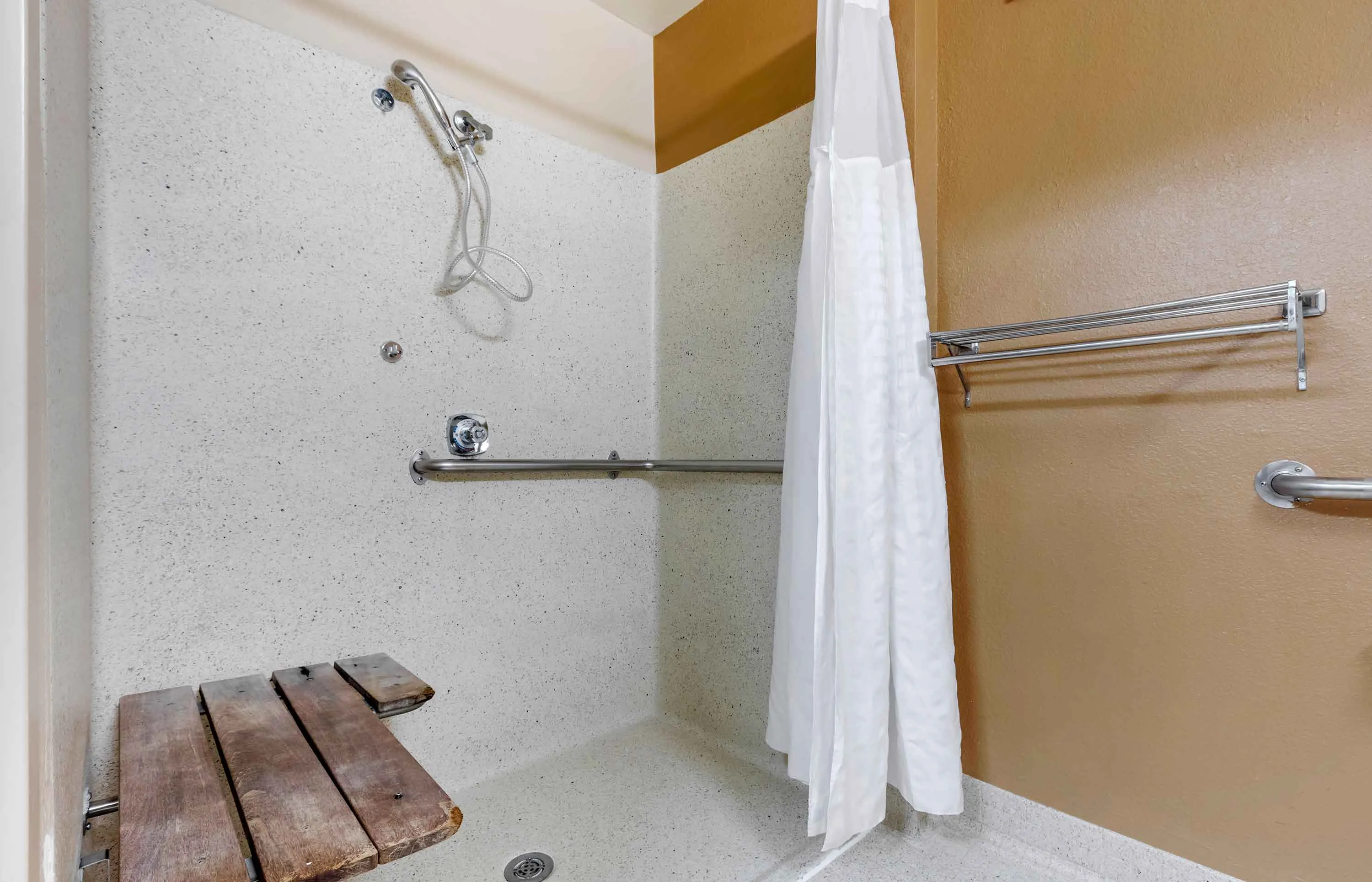 1 Bedroom Suite - 1 King Bed