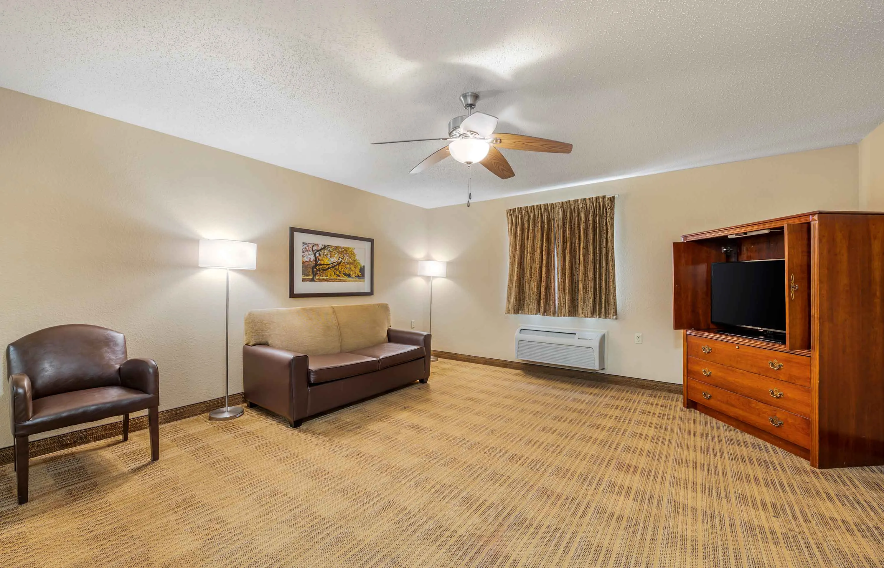 1 Bedroom Suite - 1 Queen Bed