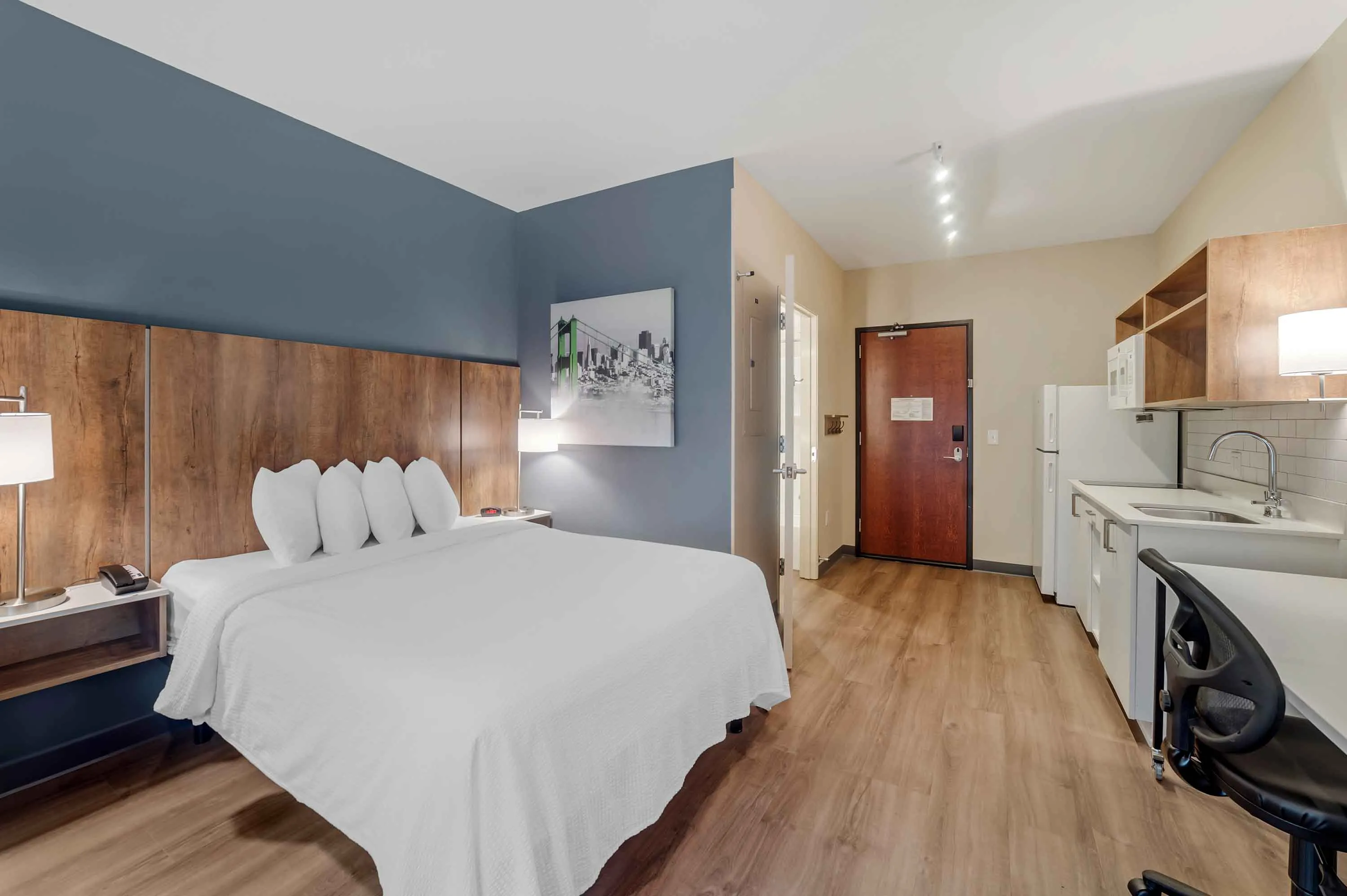 Studio Suite - 1 Queen Bed