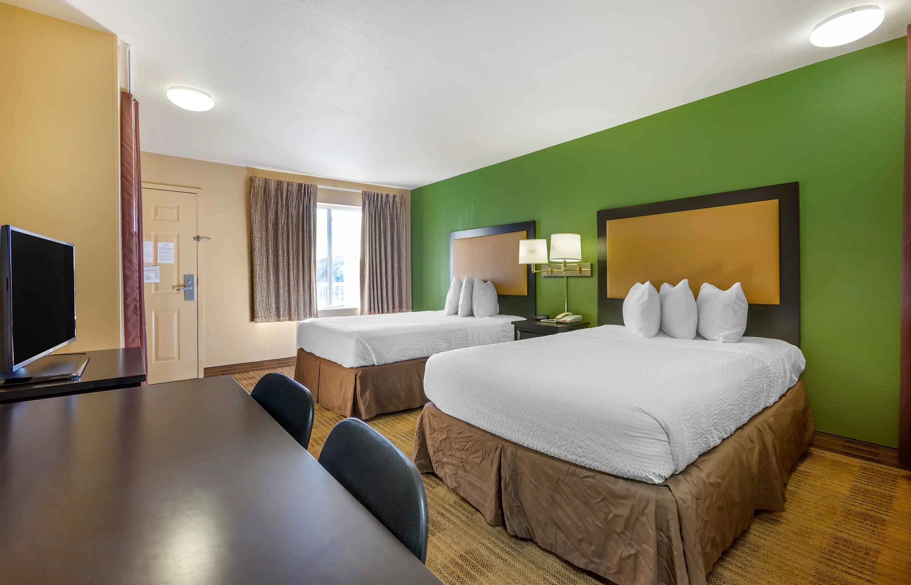 Studio Suite - 2 Full Beds