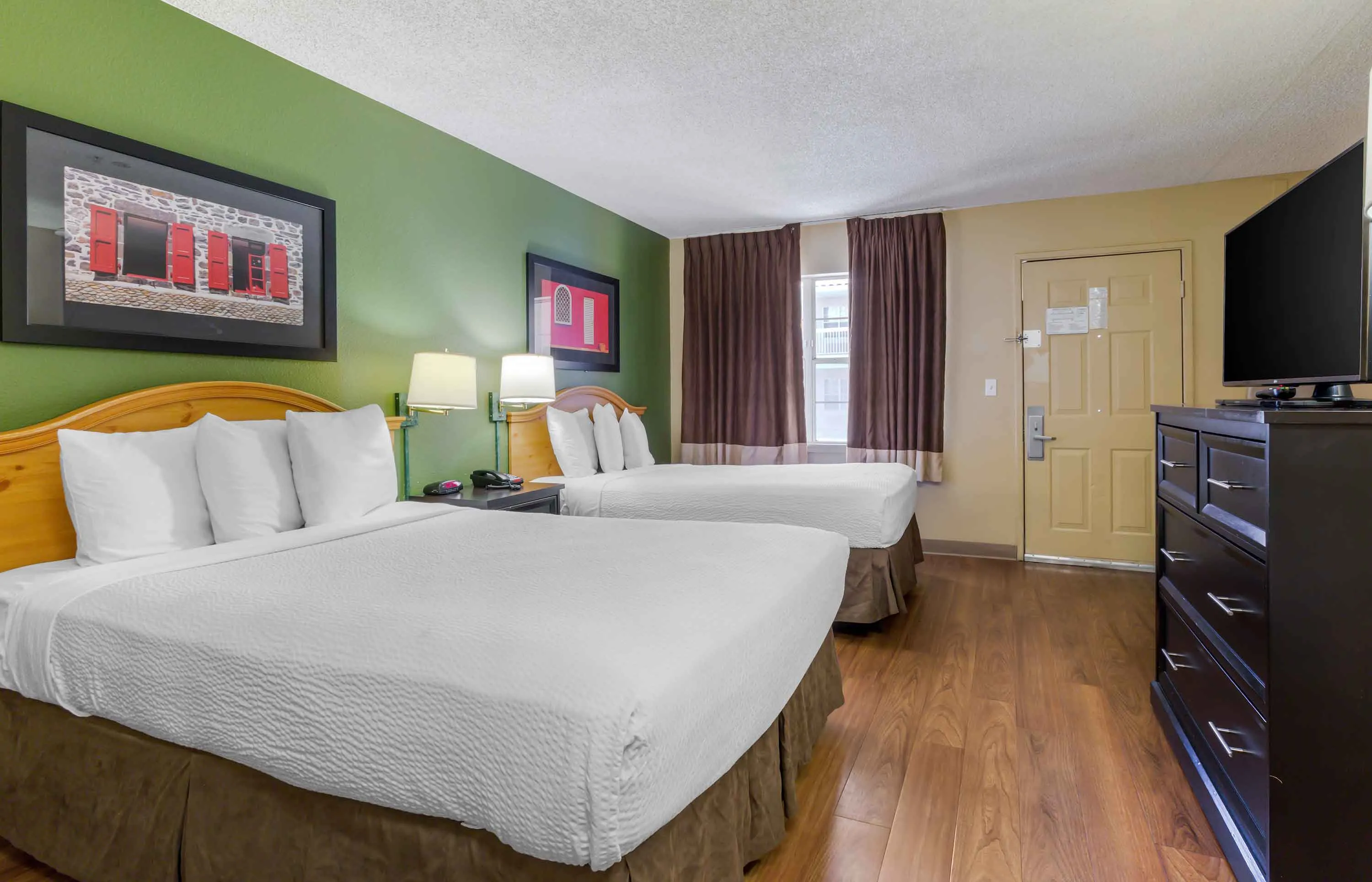 Studio Suite - 2 Full Beds