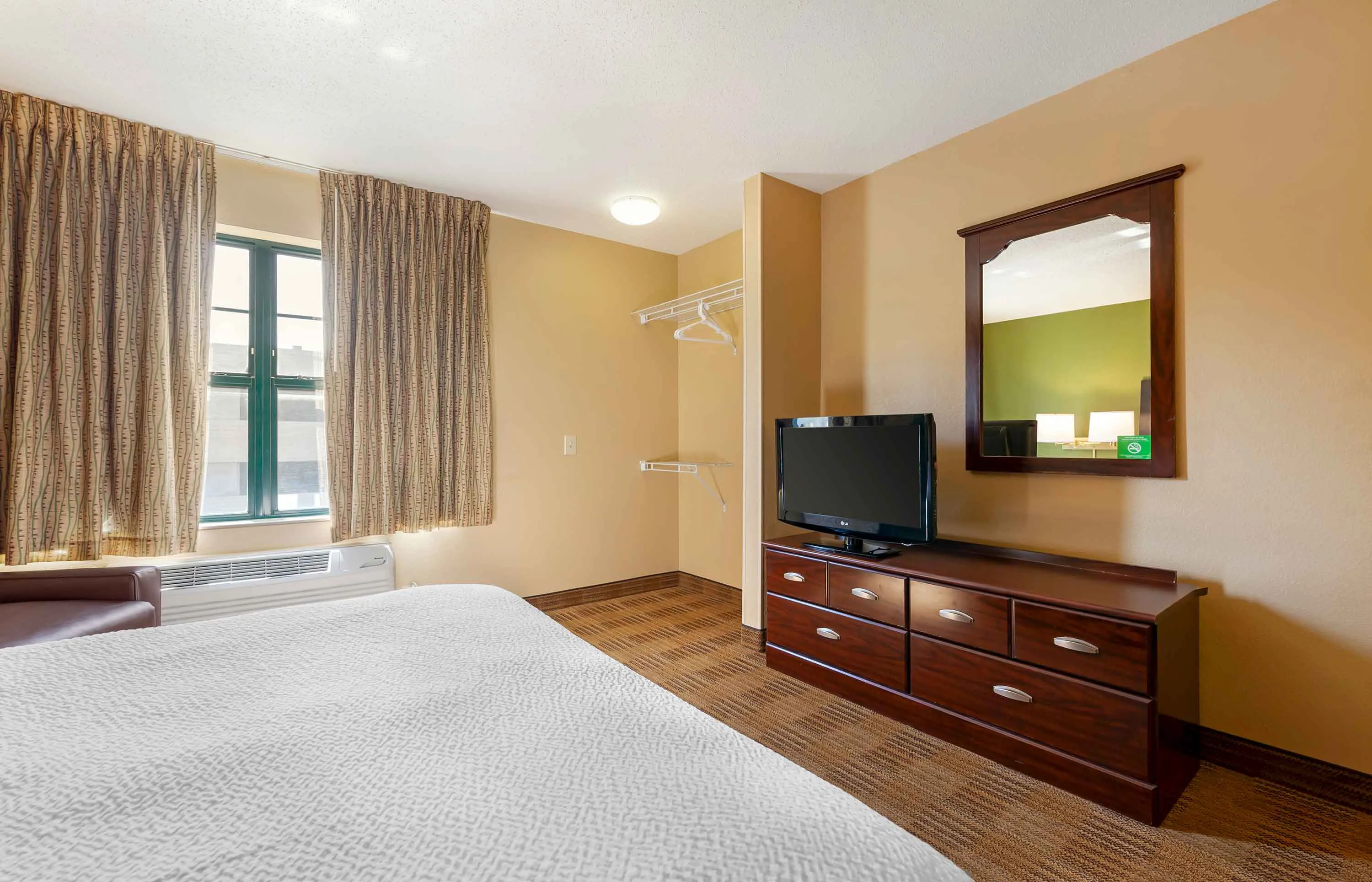 Studio Suite - 1 Queen Bed