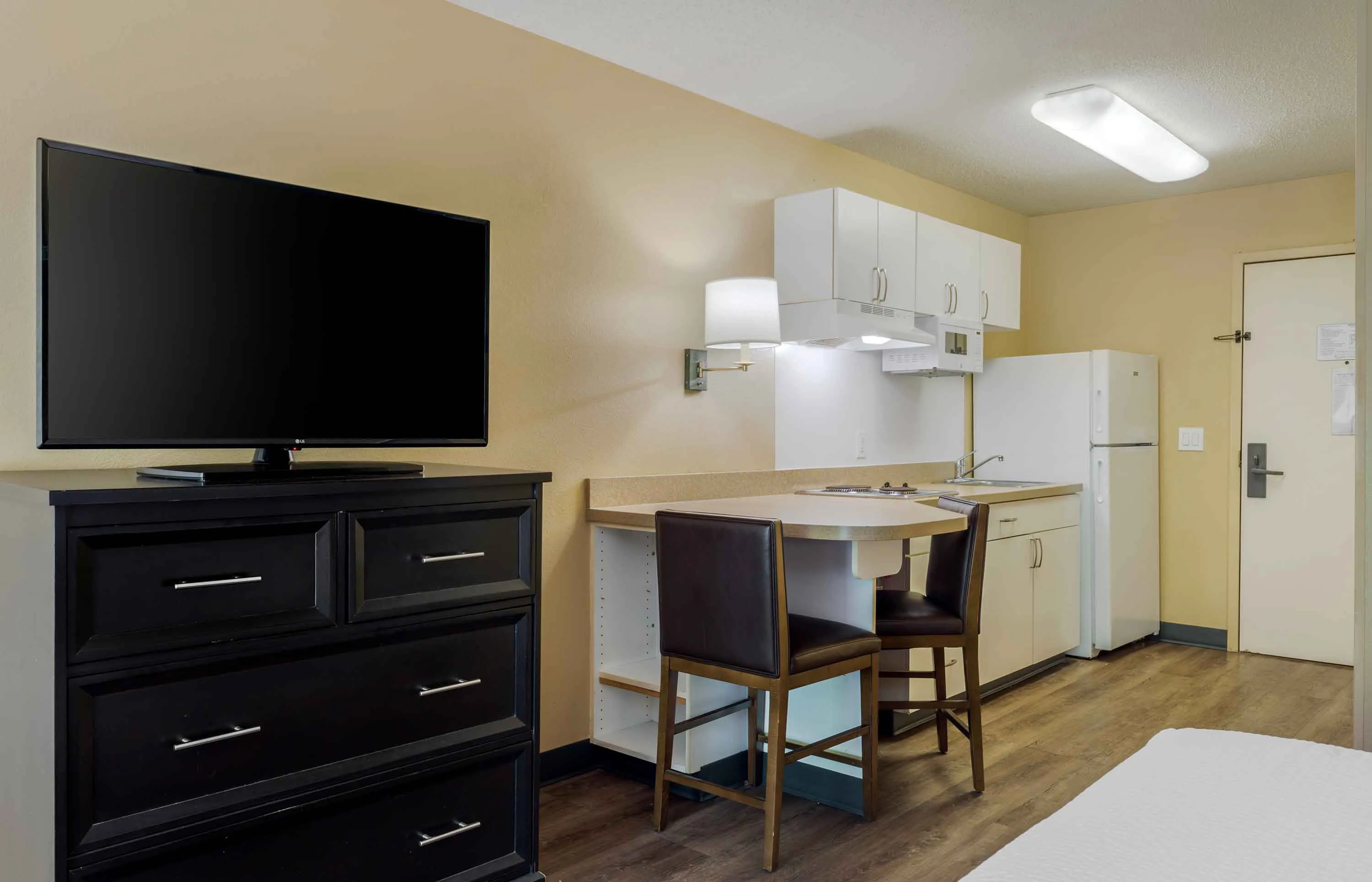 Studio Suite - 1 Queen Bed