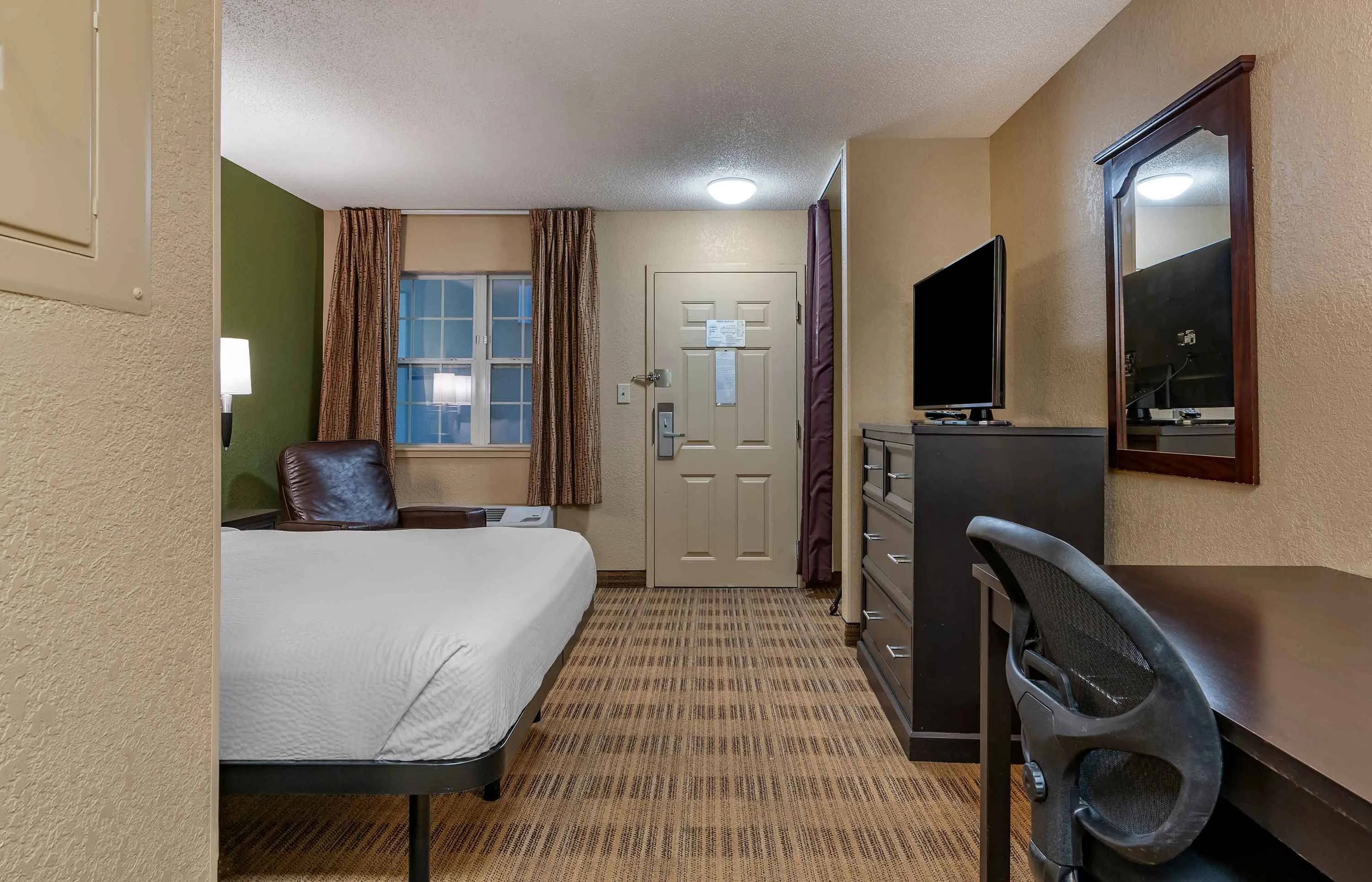 Studio Suite - 1 Queen Bed