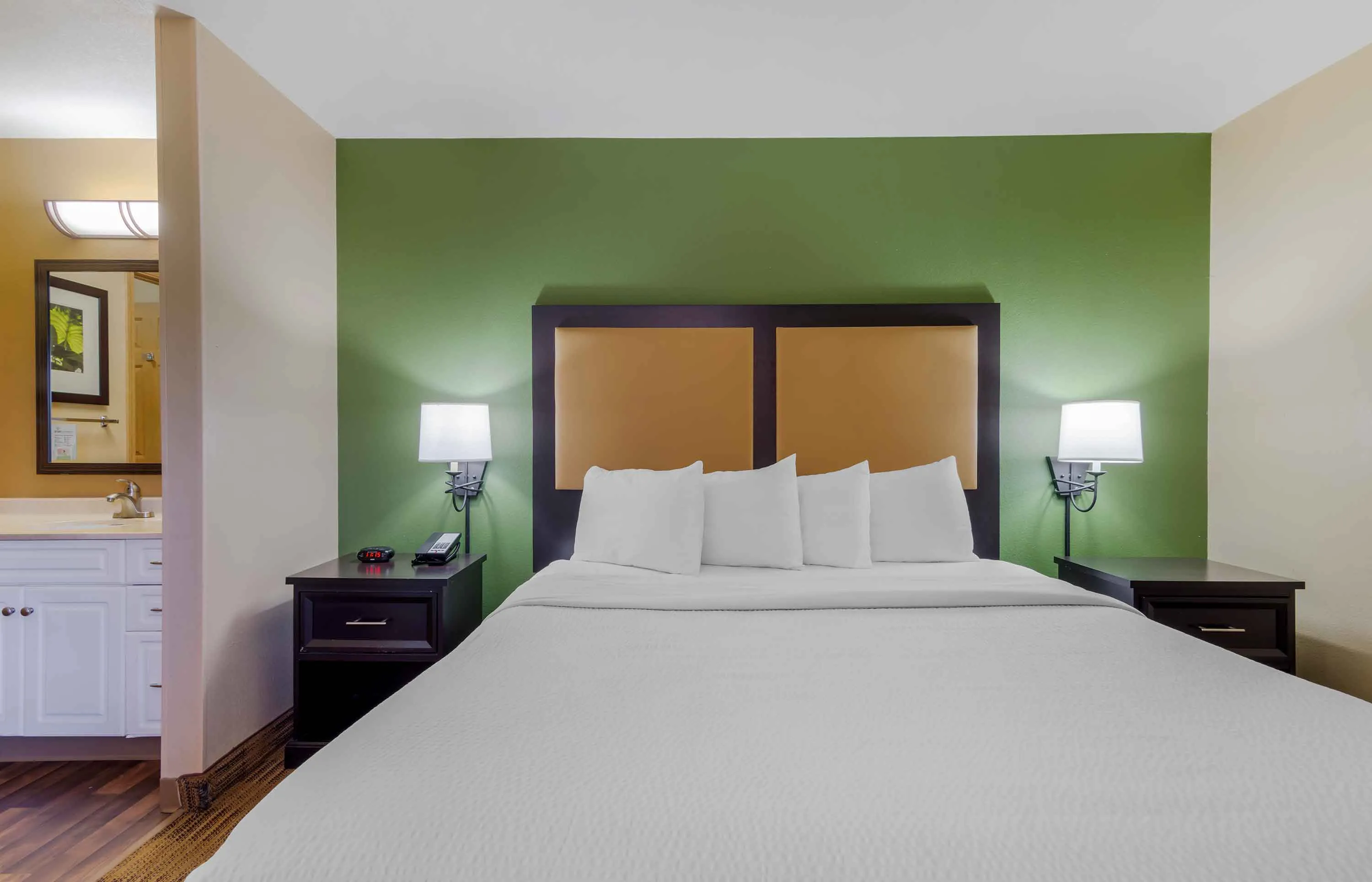 Deluxe Studio - 1 King Bed