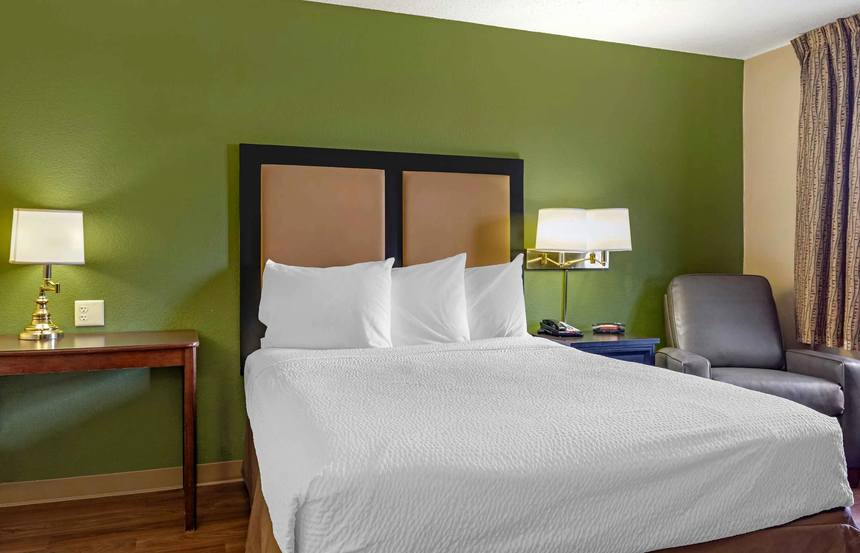 Studio Suite - 1 Queen Bed