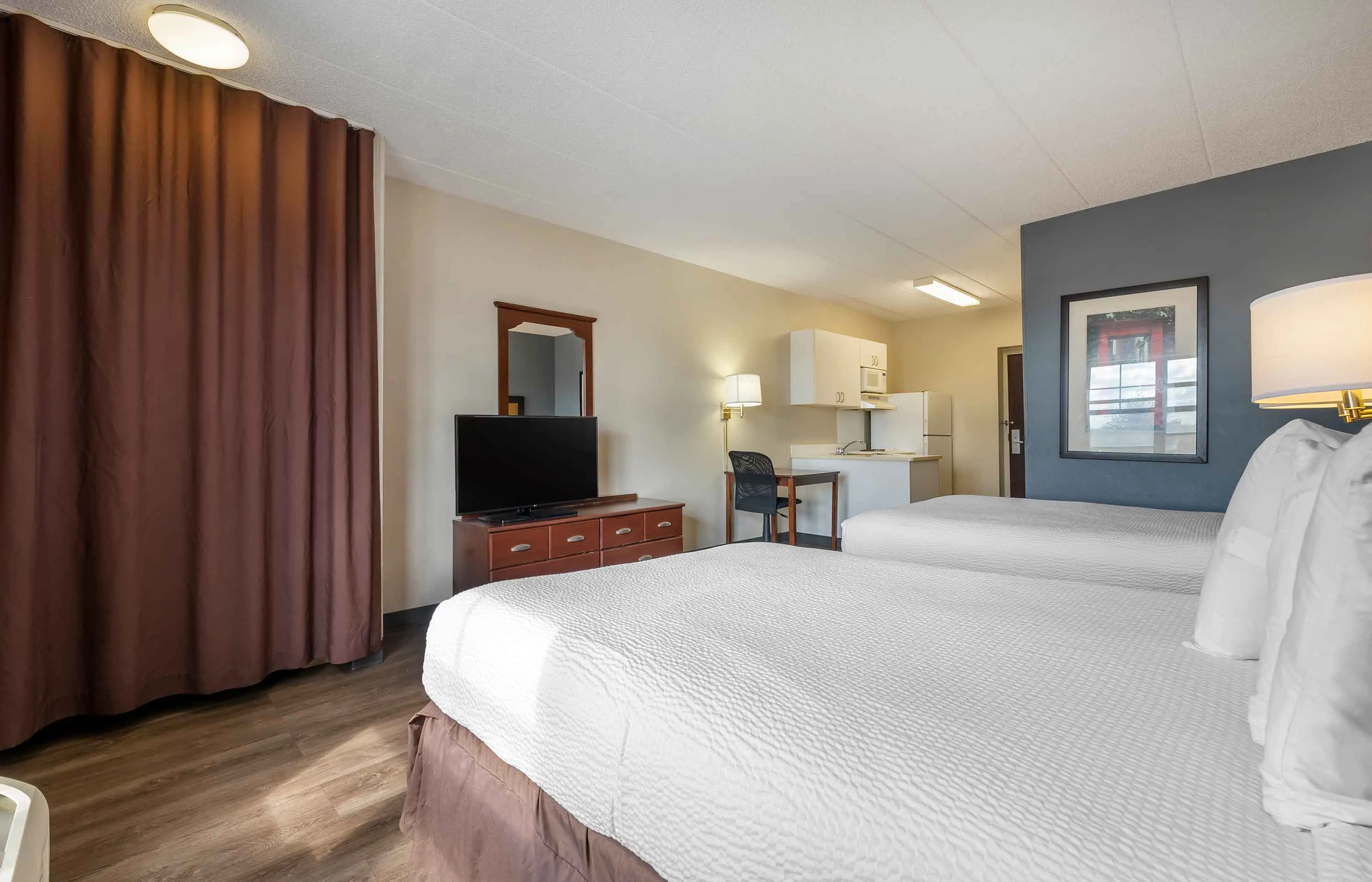Studio Suite - 2 Full Beds