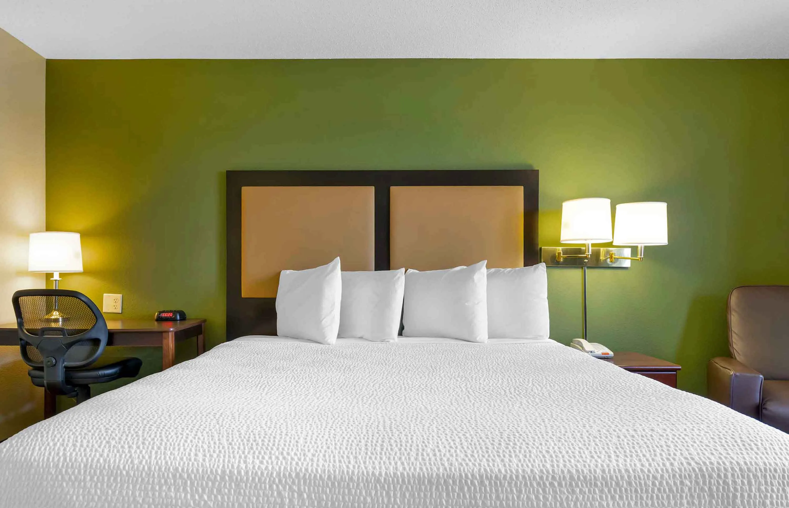1 Bedroom Suite - 1 King Bed