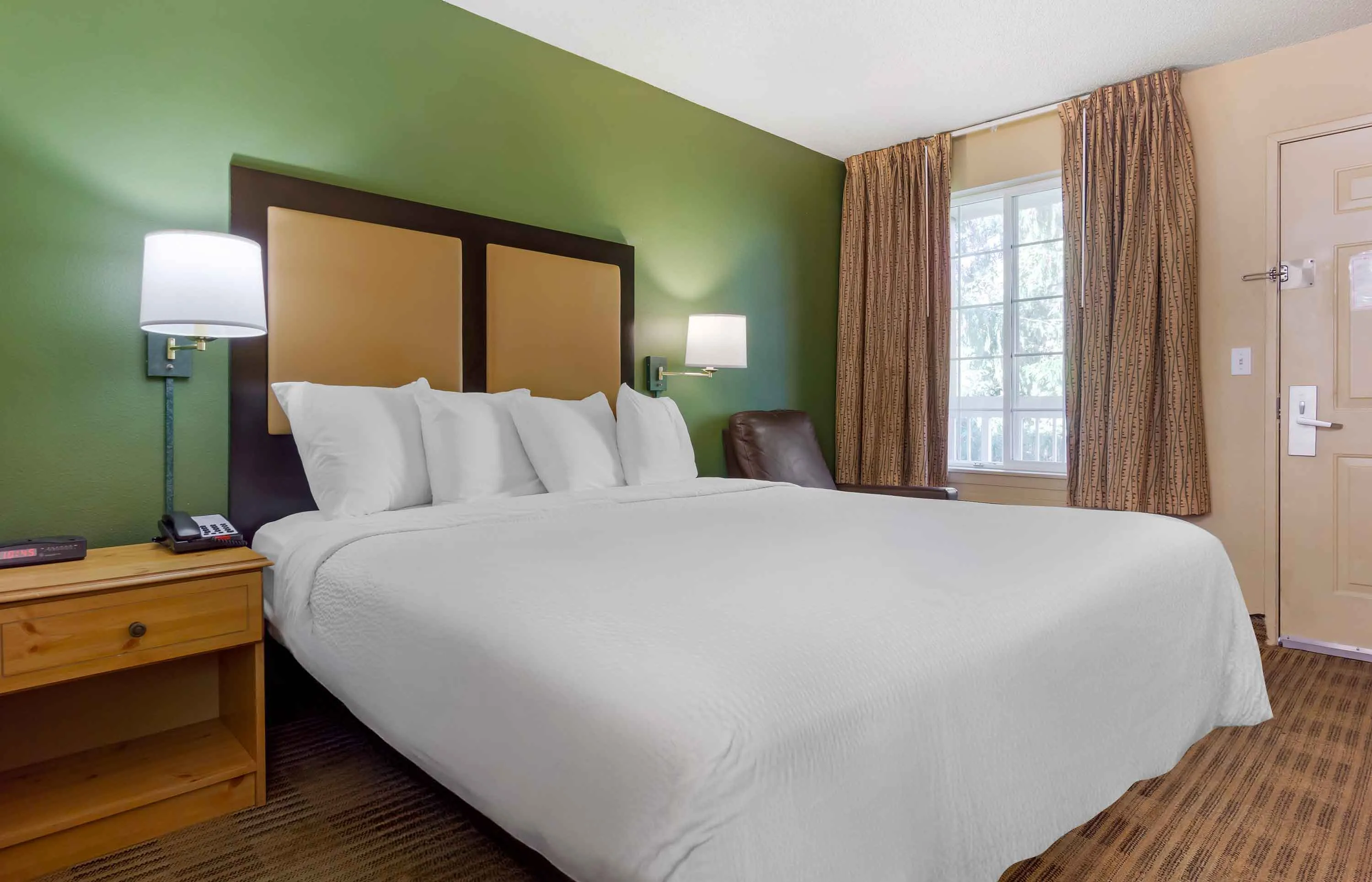 Deluxe Studio - 1 King Bed