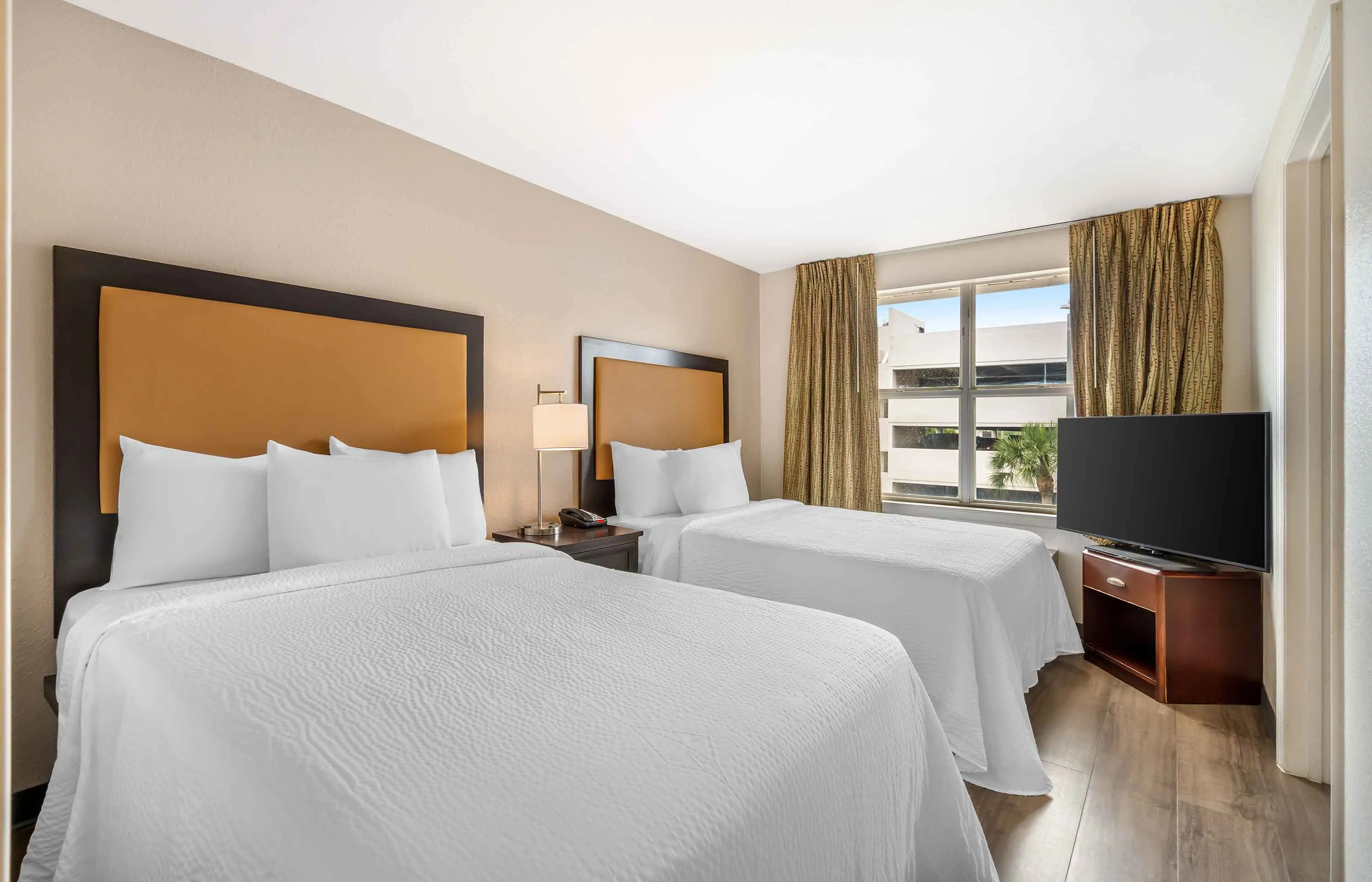 1 Bedroom Suite - 2 Full Beds