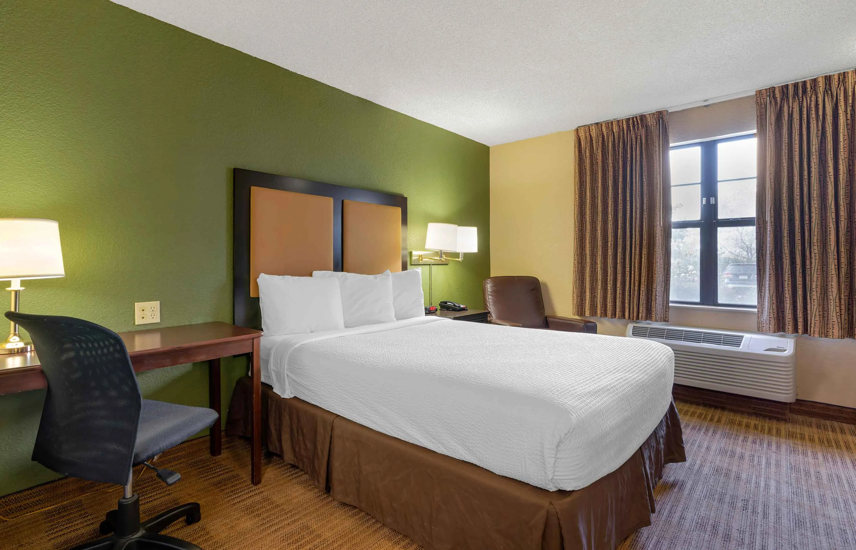 Studio Suite - 1 Queen Bed