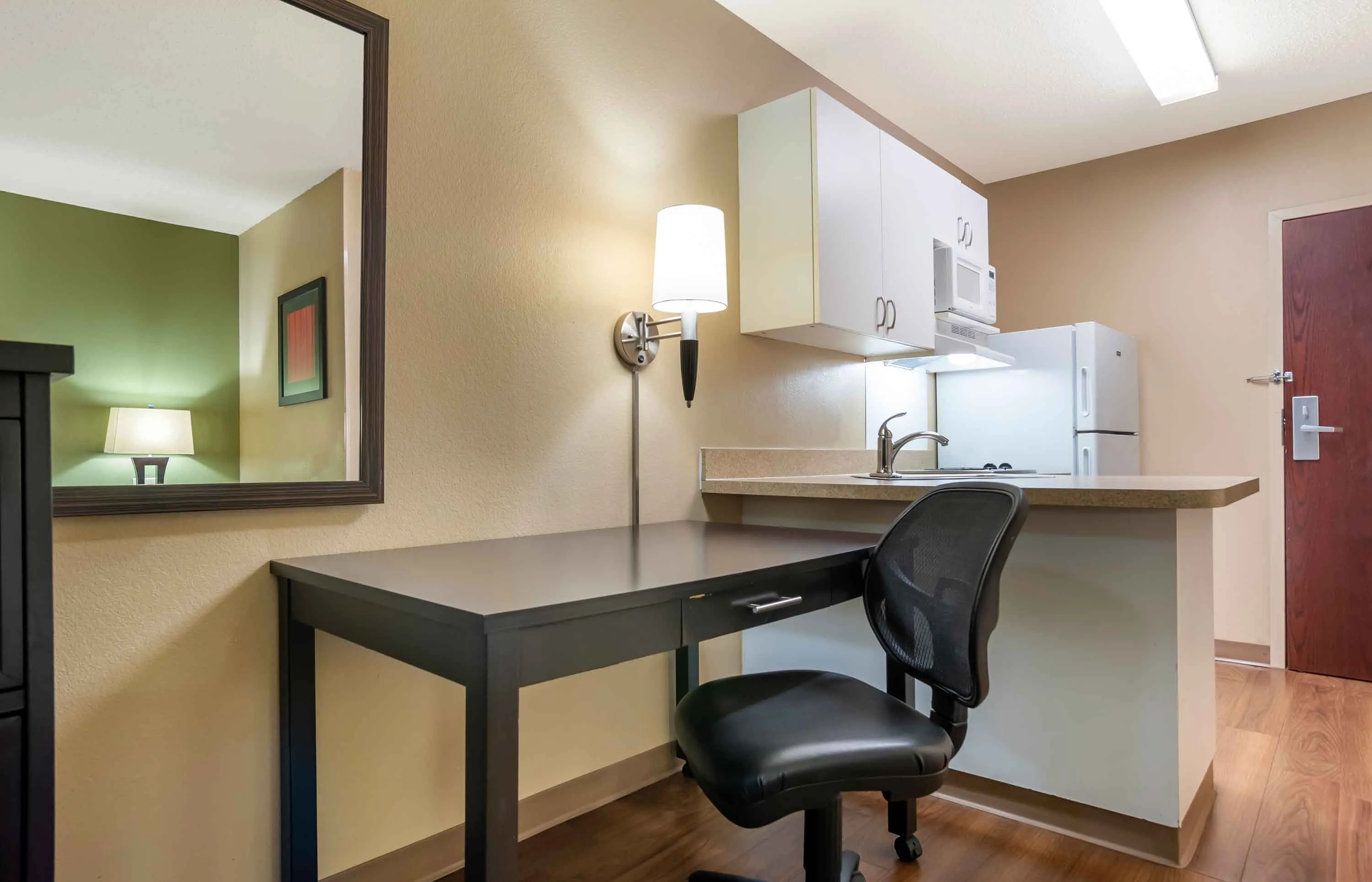 Studio Suite - 1 Queen Bed
