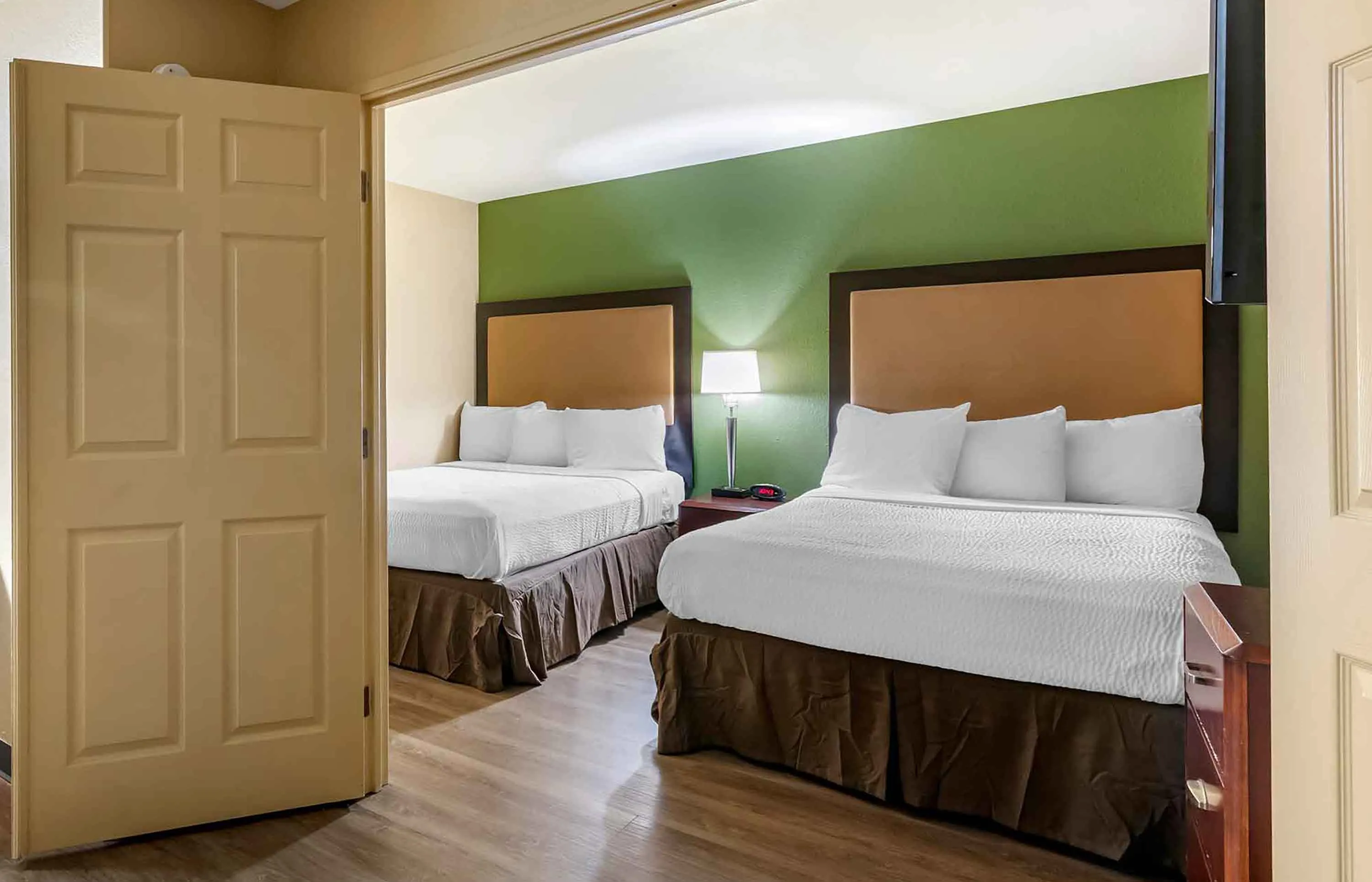 1 Bedroom Suite - 2 Full Beds