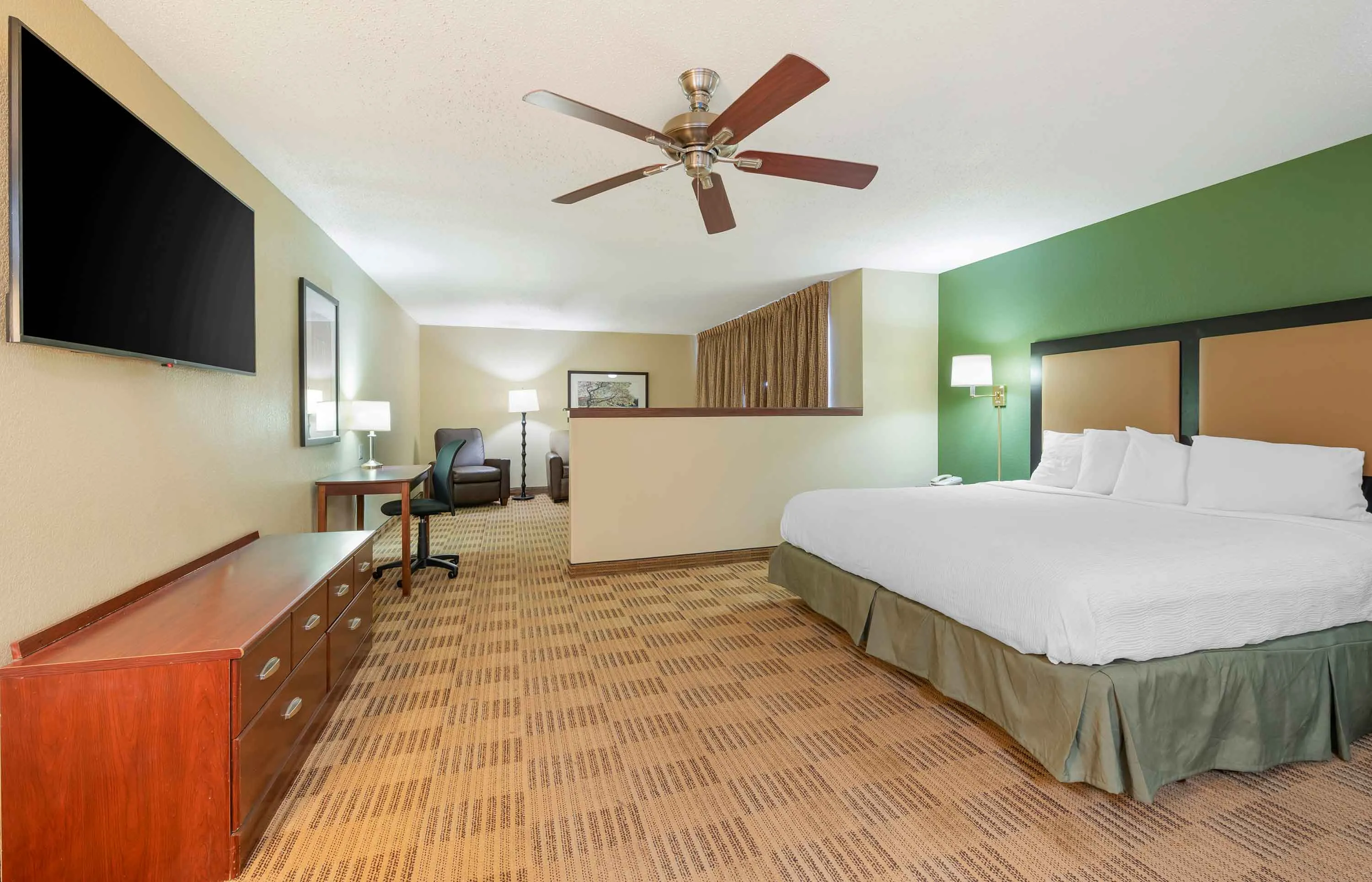 1 Bedroom Suite - 1 King Bed