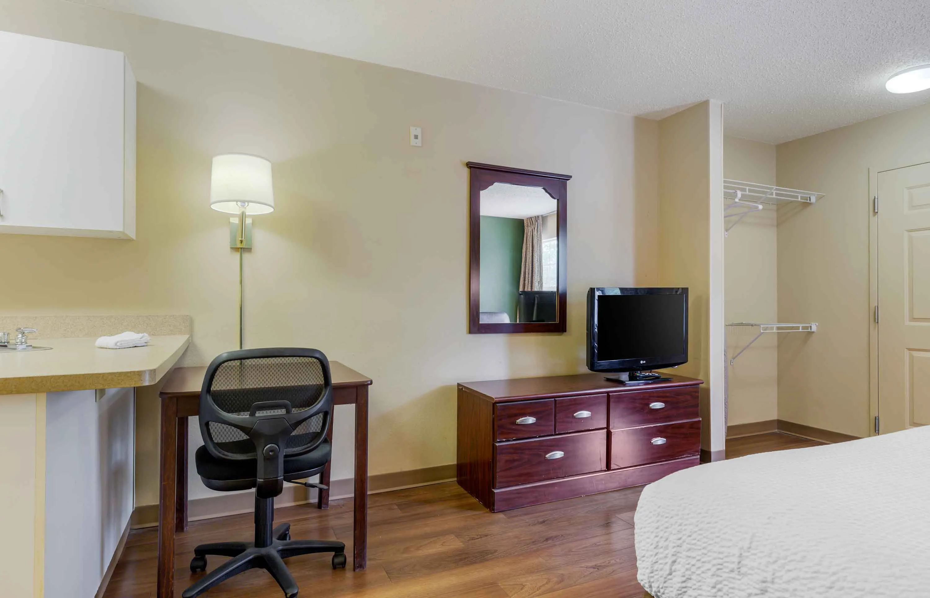 Studio Suite - 1 Queen Bed