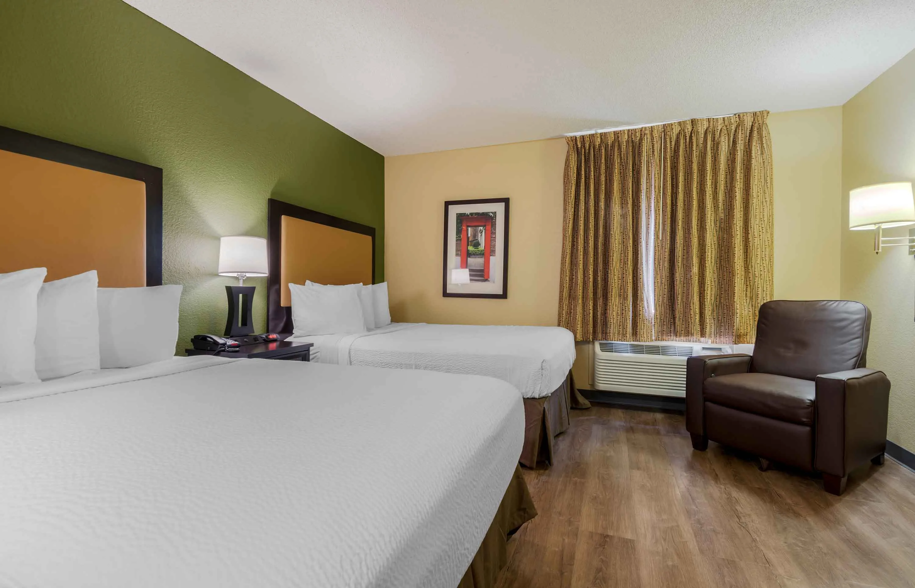 Studio Suite - 2 Full Beds
