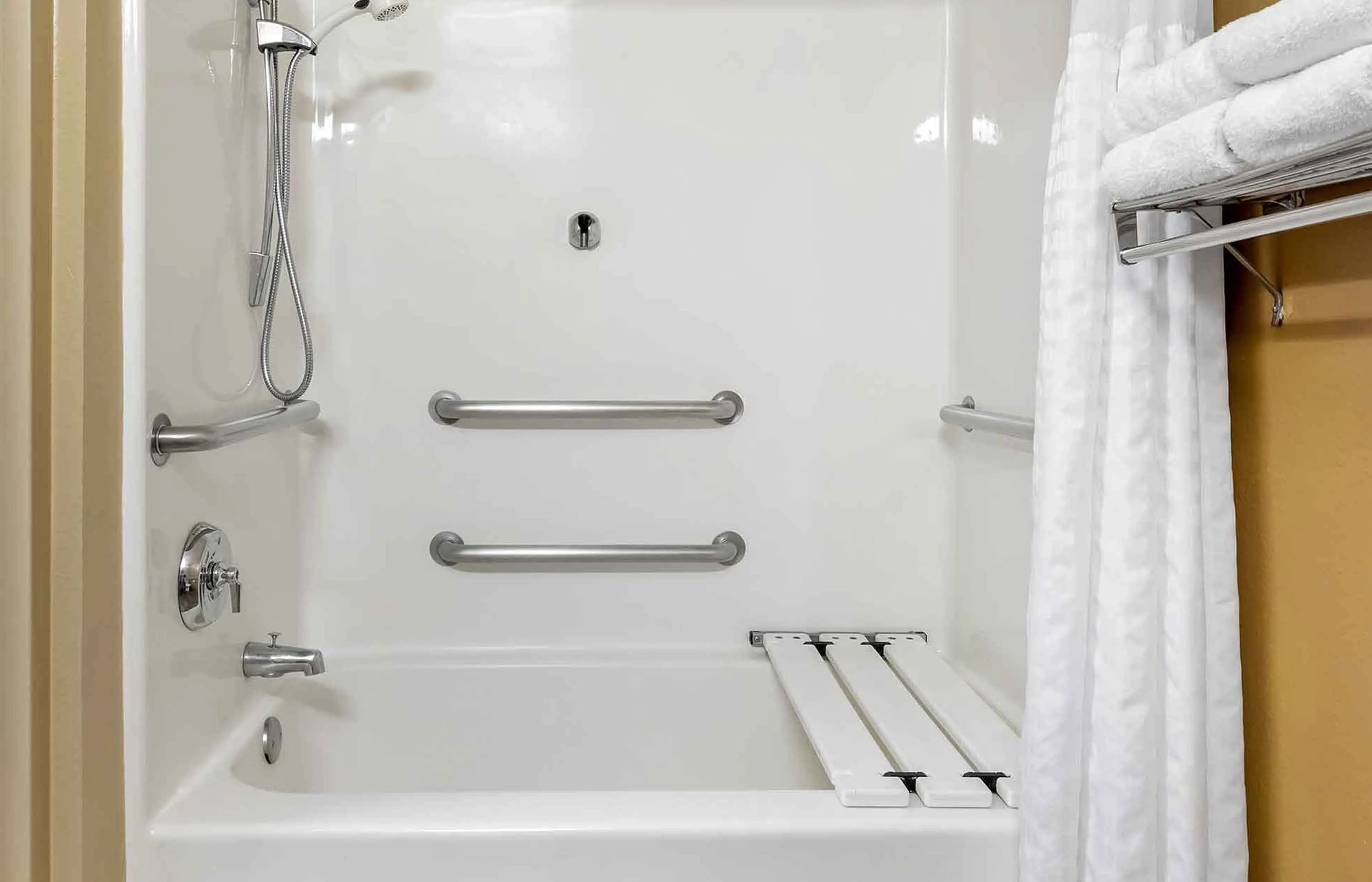 1 Bedroom Suite - 1 Queen Bed