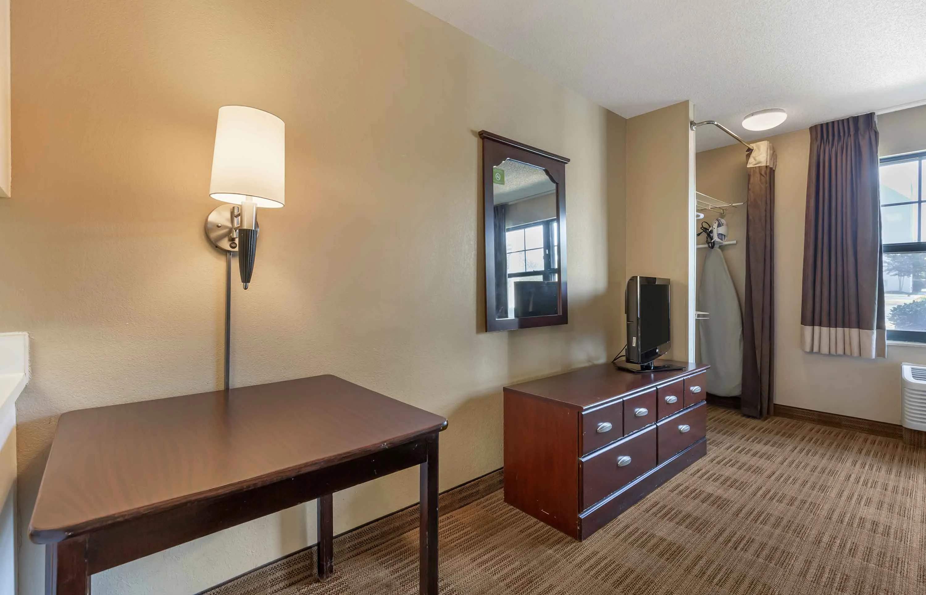 Studio Suite - 1 Queen Bed