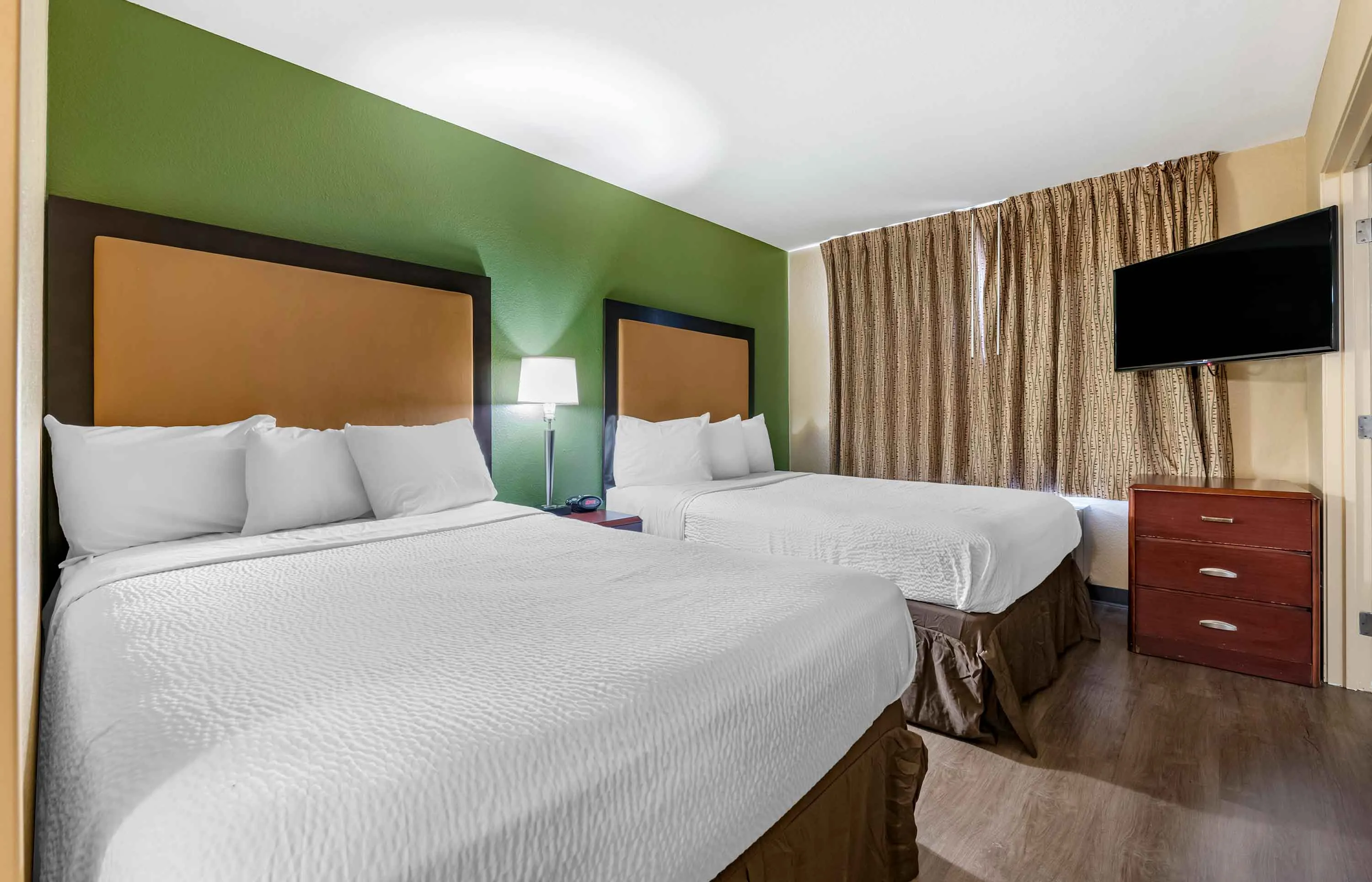Studio Suite - 2 Full Beds