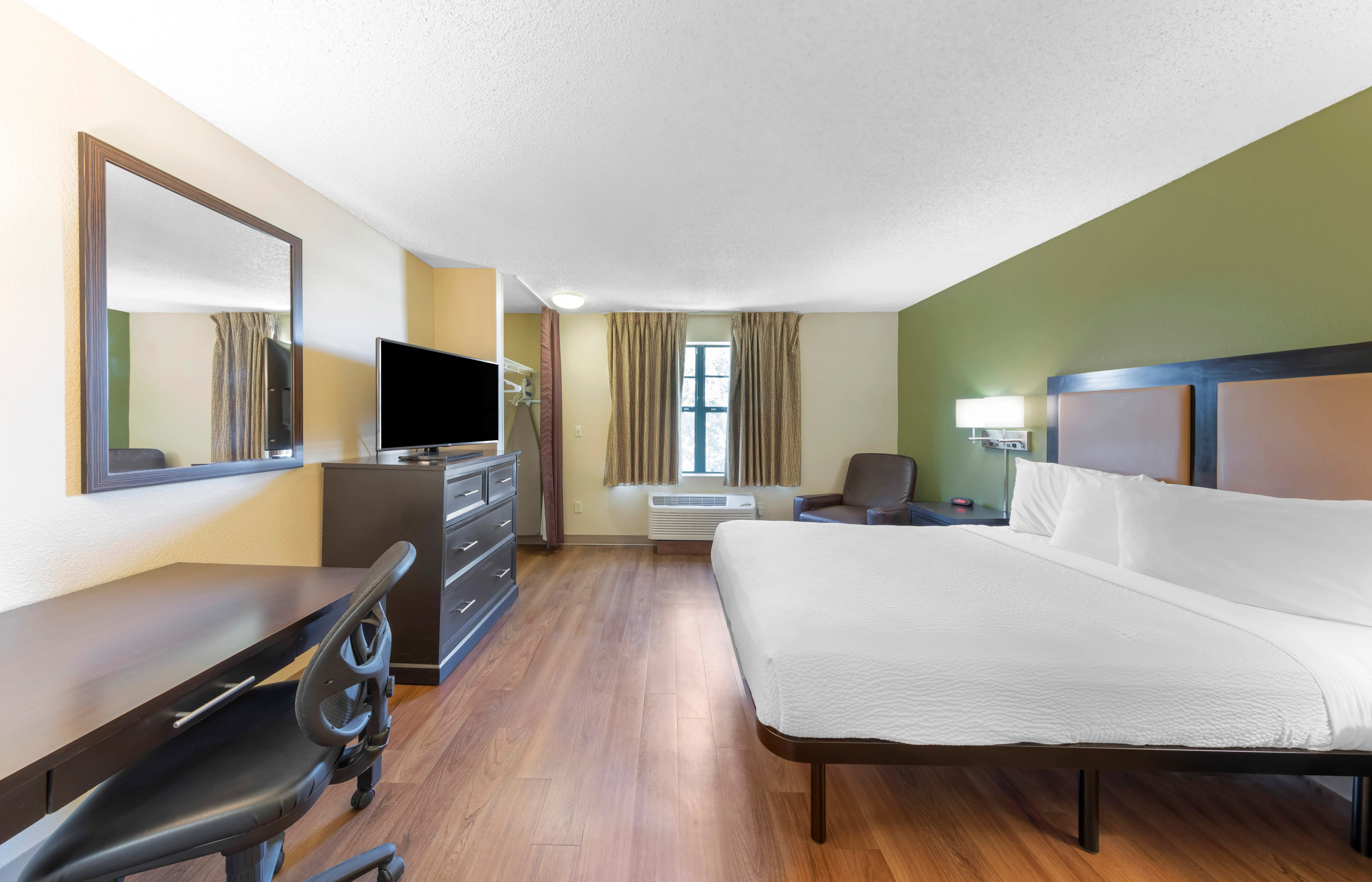 Studio Suite - 1 Queen Bed