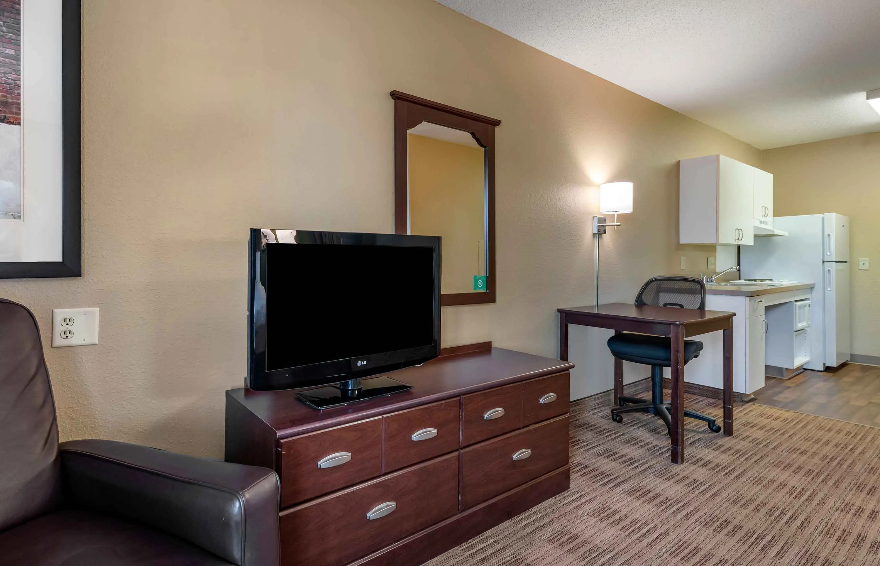 Studio Suite - 1 Queen Bed