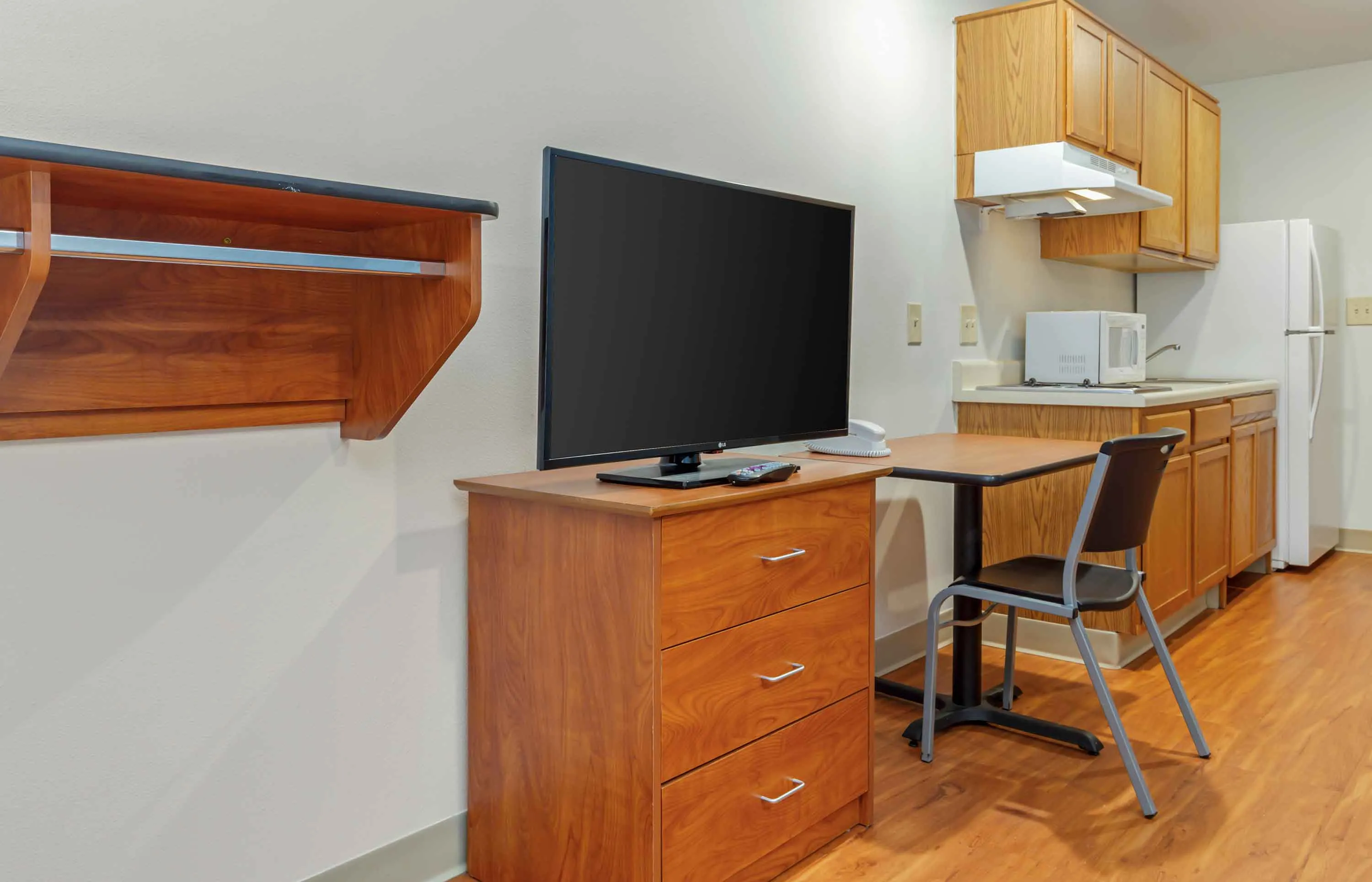Deluxe Studio - 1 Full Bed