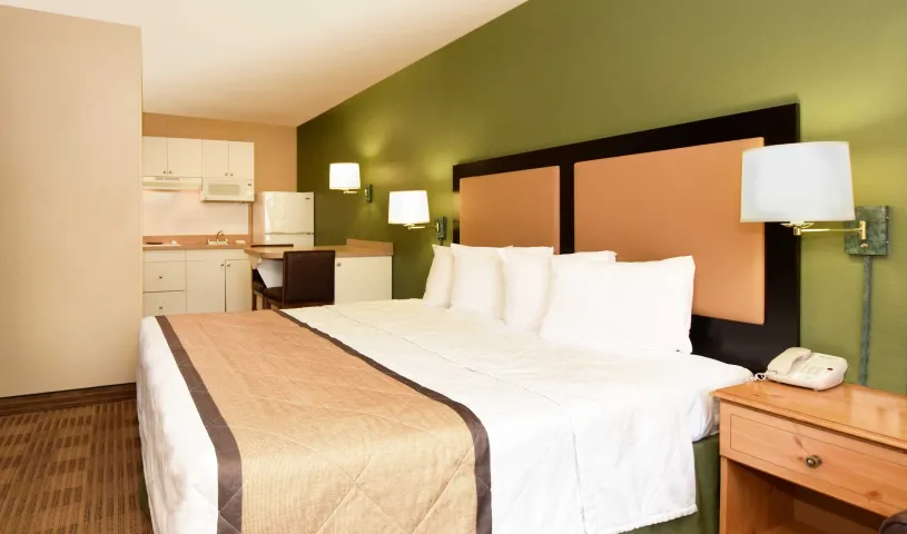 Deluxe Studio - 1 King Bed