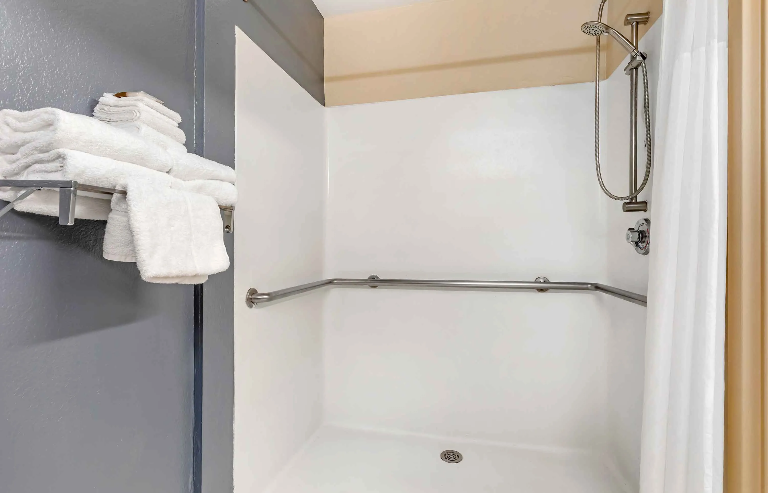 Studio Suite - 1 Queen Bed