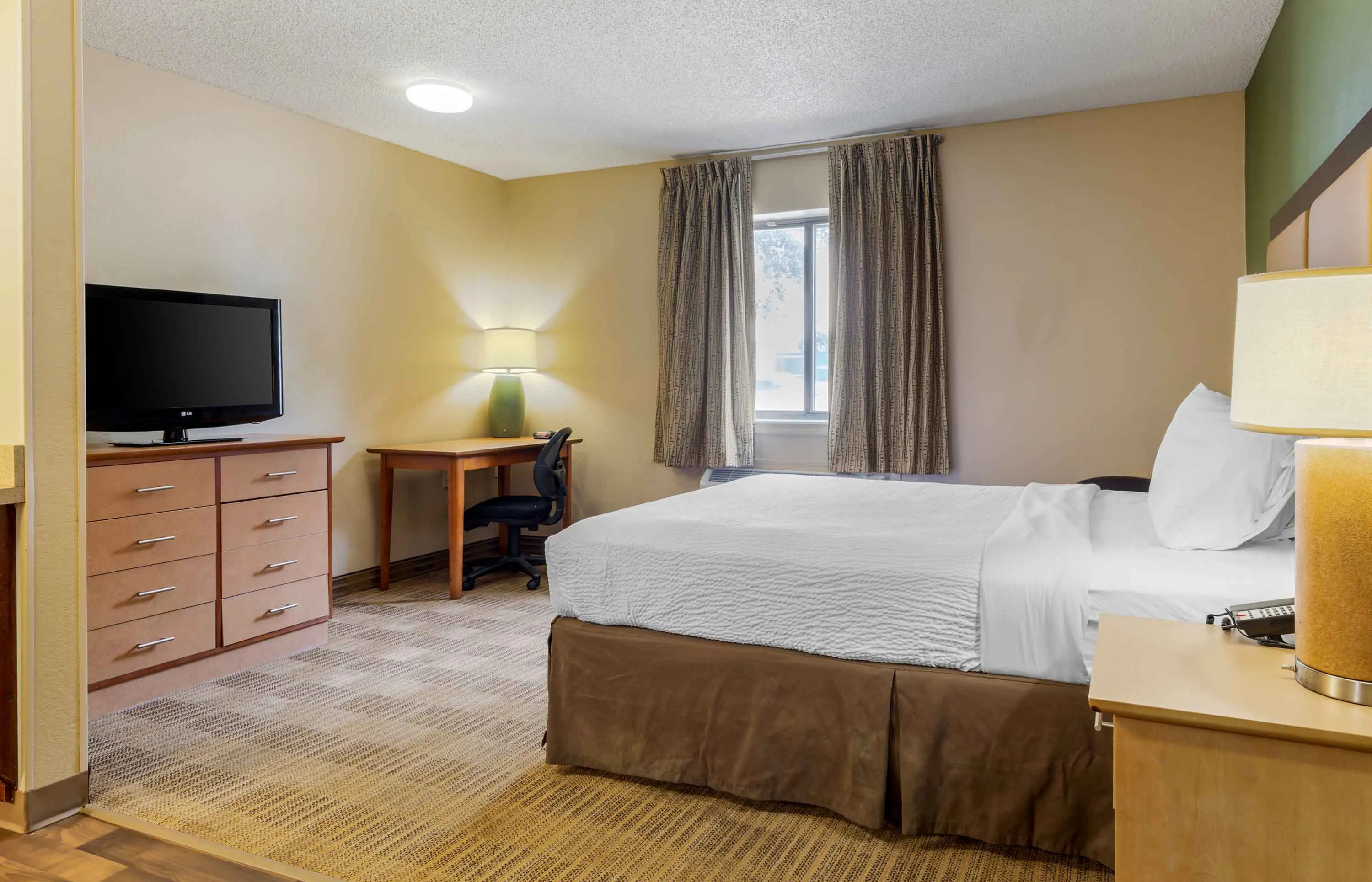 Studio Suite - 1 Queen Bed